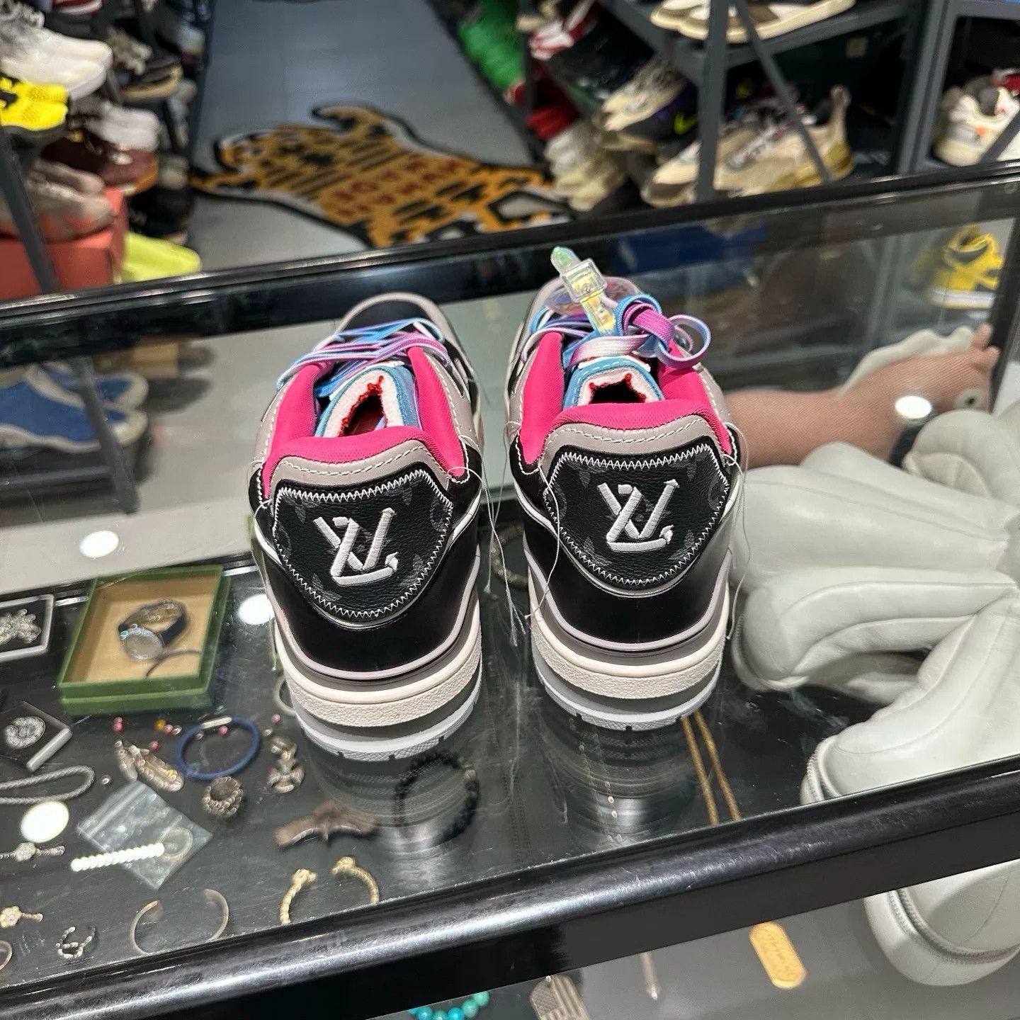 Louis Vuitton Louis Vuitton Trainer Sneakers Size 13 Size US 13 / EU 46 - 4 Thumbnail
