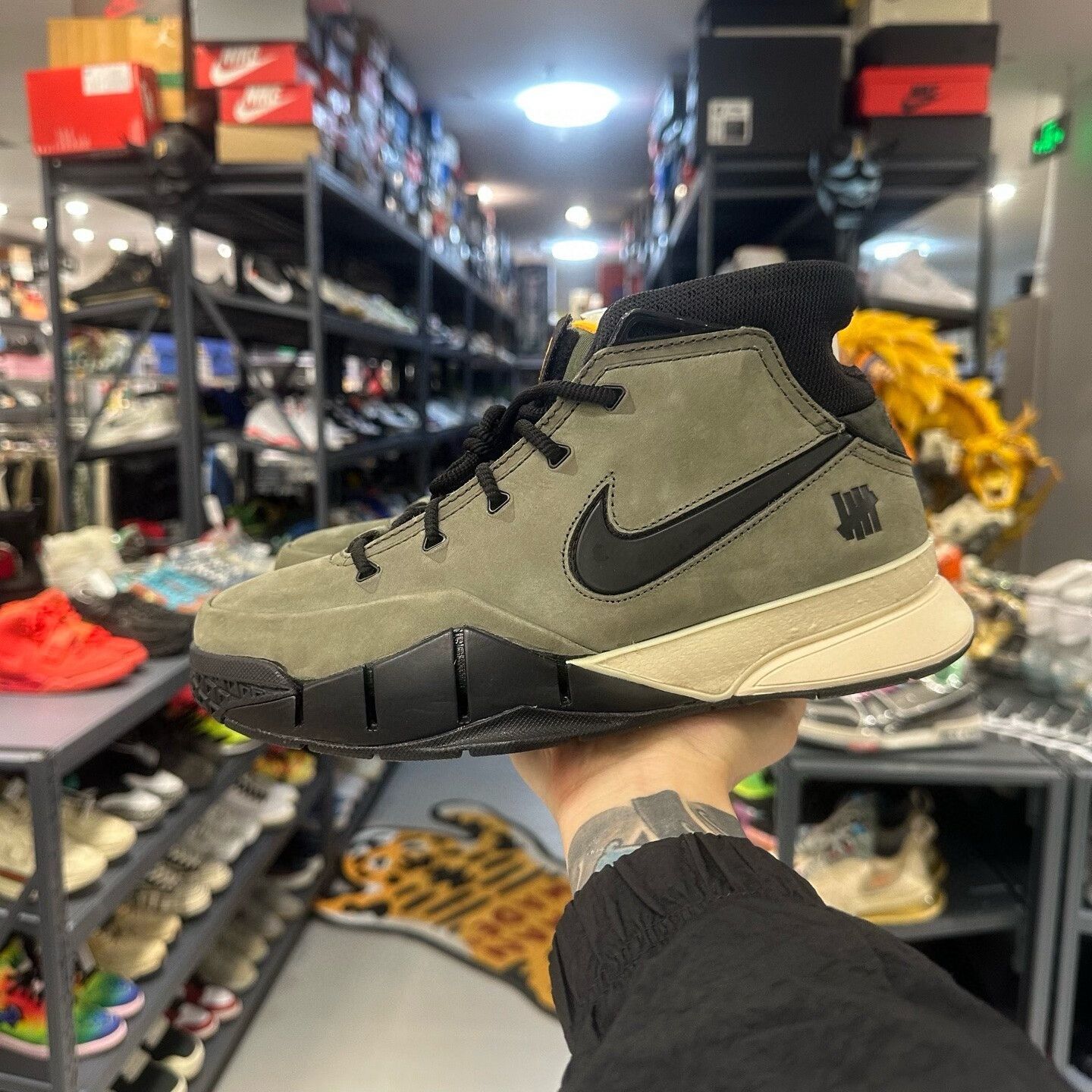 Nike Nike x Undefeated Kobe 1 Protro Green Size 8 Size US 8 / EU 41 - 3 Thumbnail