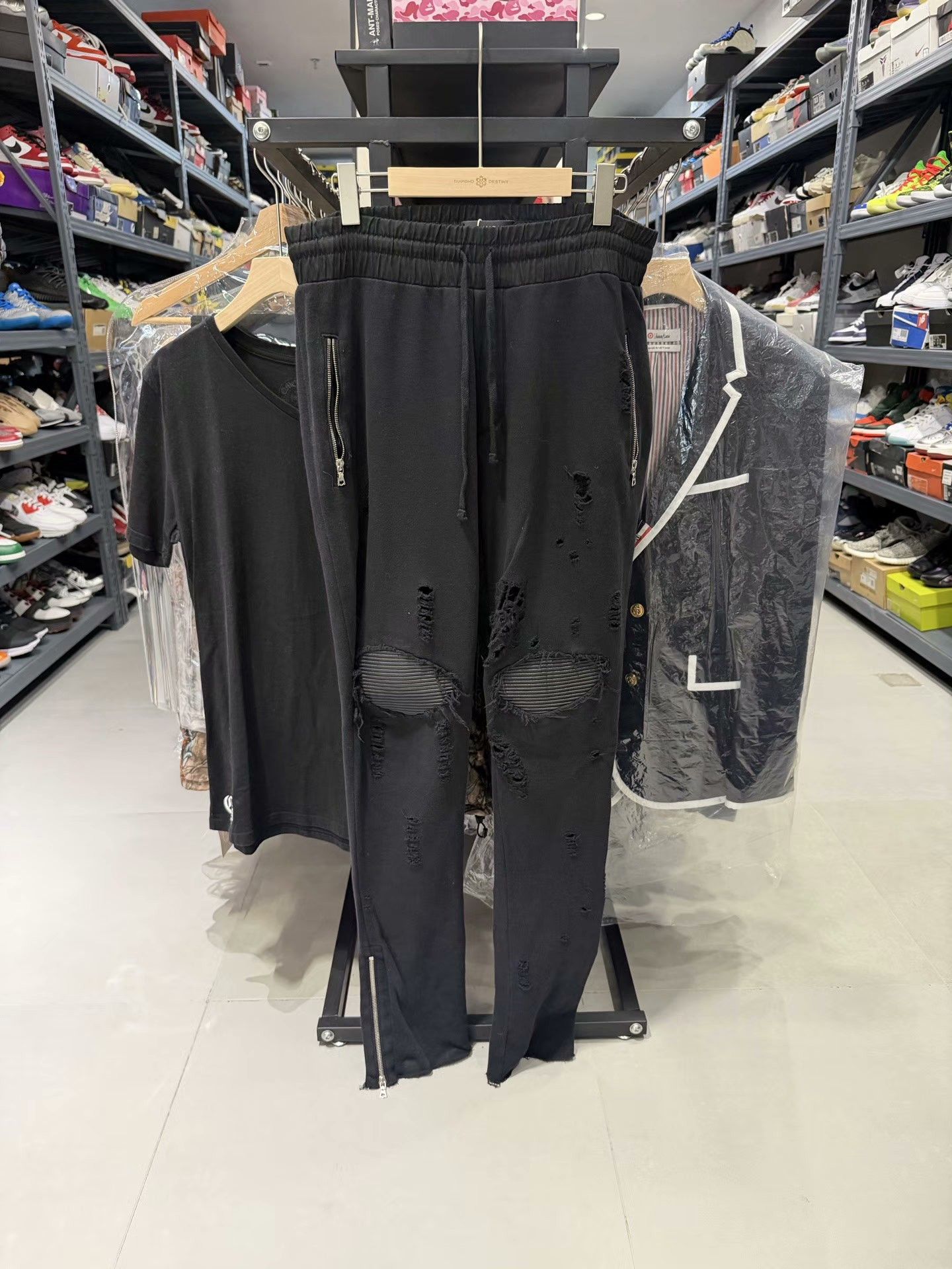 Amiri Amiri Distressed Sweatpants Size 34 Size US 34 / EU 50 - 2 Thumbnail