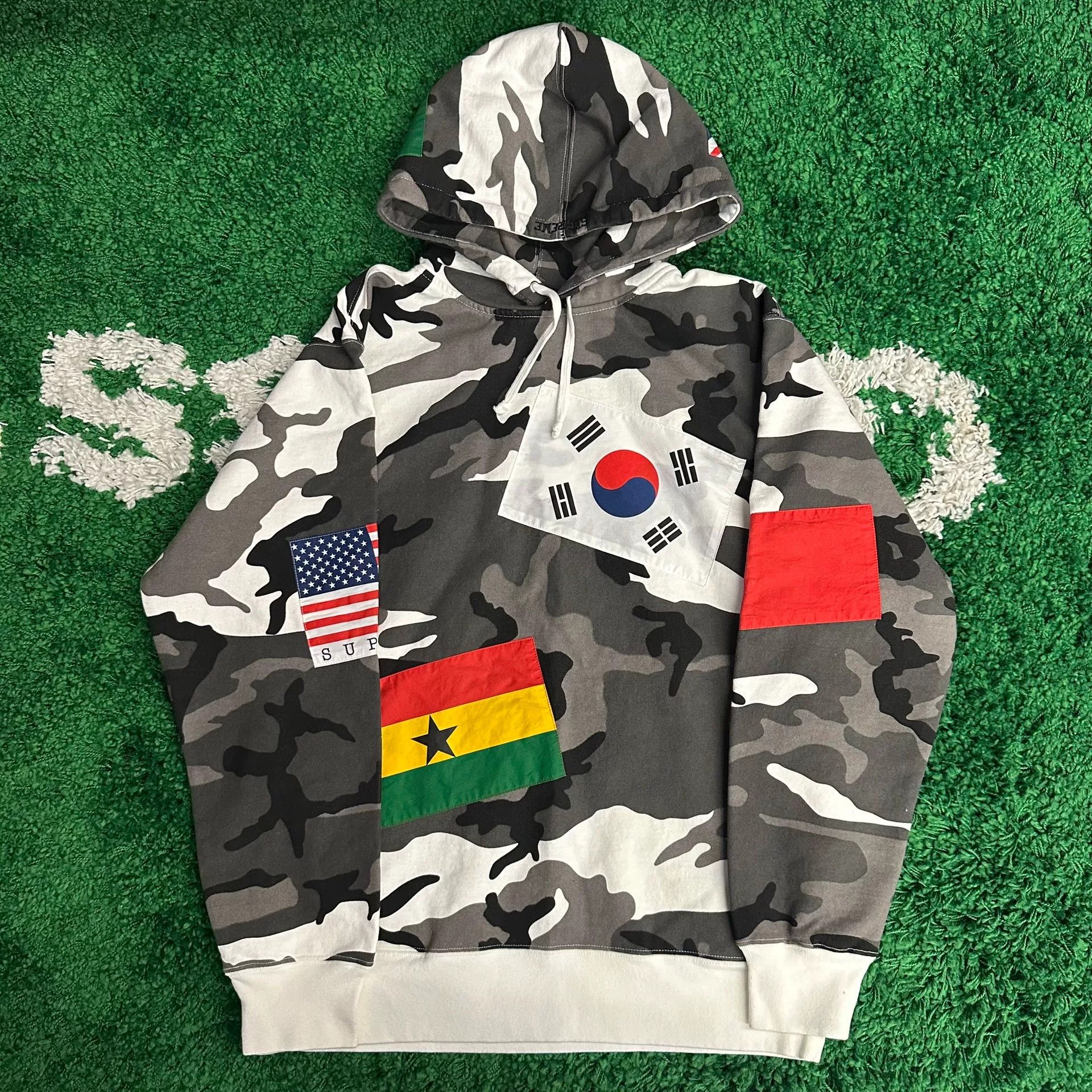 Supreme Supreme Flag Patch Camo Hoodie XL Size US XL / EU 56 / 4 - 2 Thumbnail