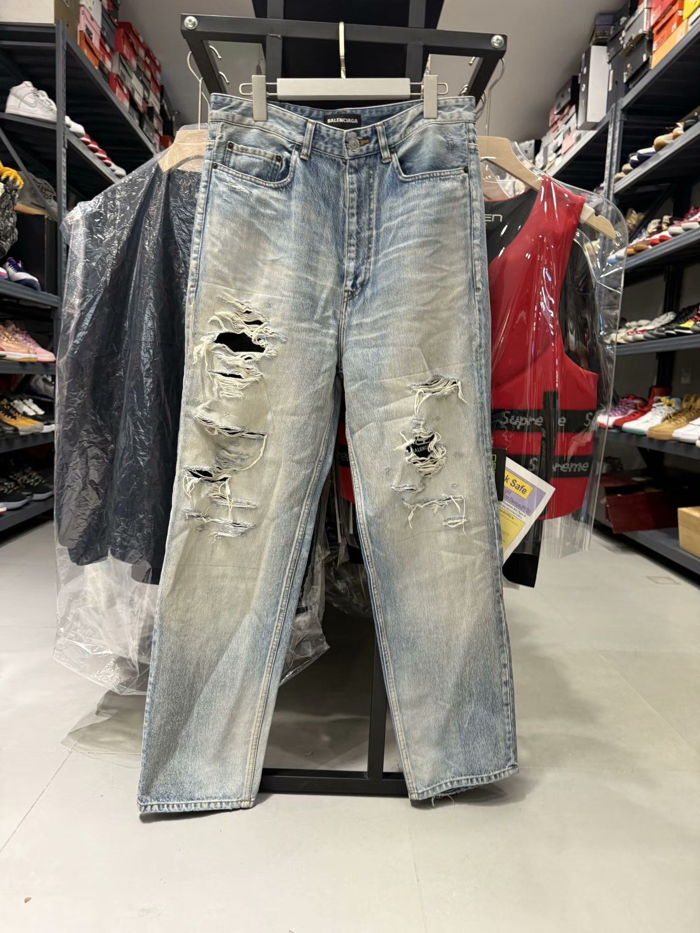 Balenciaga Balenciaga Distressed Denim Jeans Size 32 Size US 32 / EU 48 - 2 Thumbnail