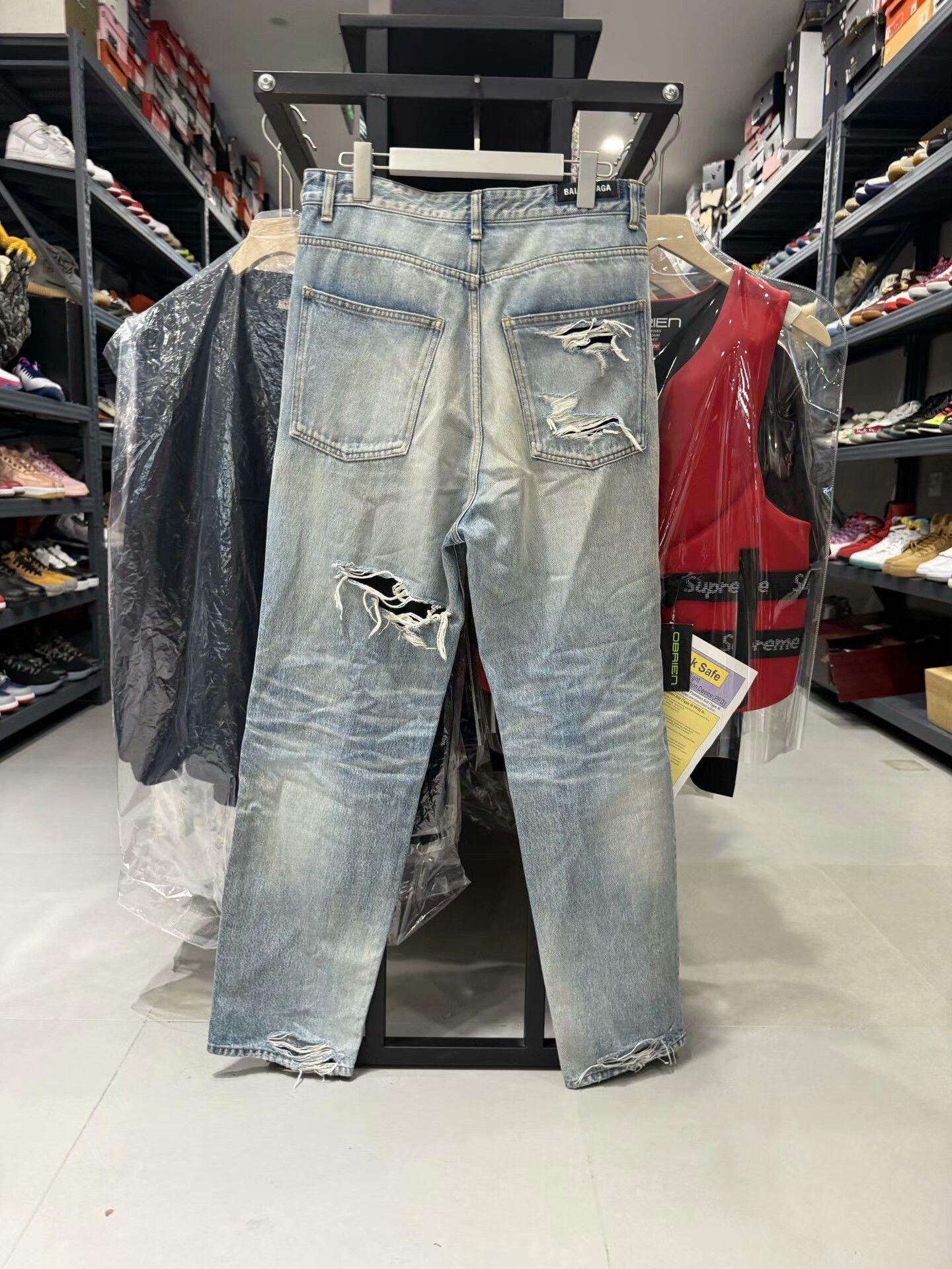 Balenciaga Balenciaga Distressed Denim Jeans Size 32 Size US 32 / EU 48 - 3 Thumbnail