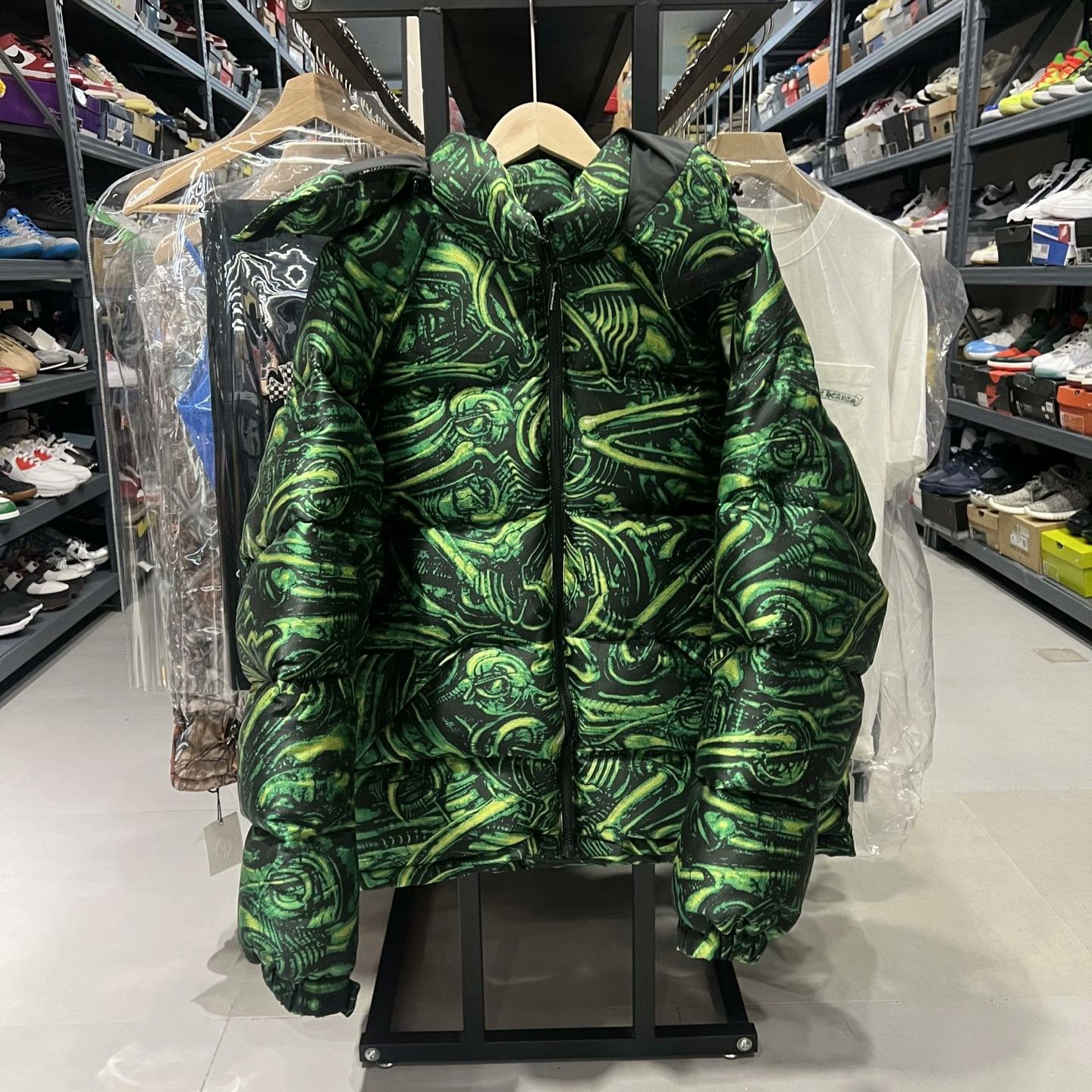 Supreme Supreme x H.R. Giger Puffer Jacket Size XL Size US XL / EU 56 / 4 - 2 Thumbnail