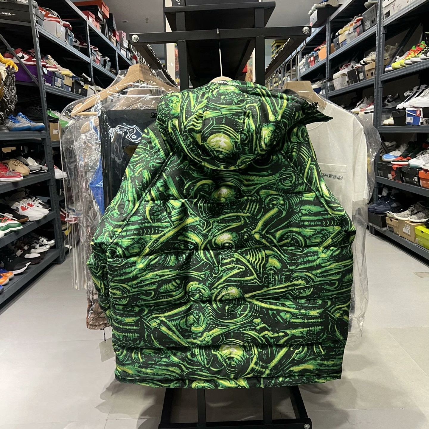 Supreme Supreme x H.R. Giger Puffer Jacket Size XL Size US XL / EU 56 / 4 - 3 Thumbnail