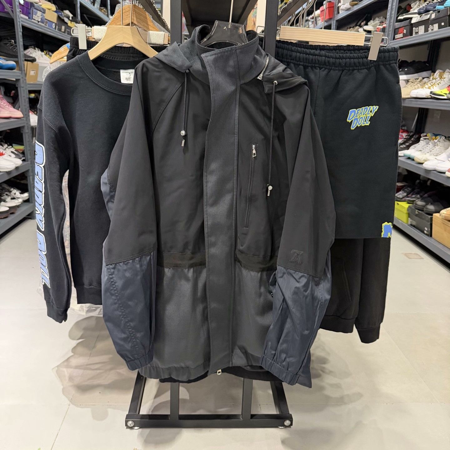 Louis Vuitton Louis Vuitton Hooded Jacket Black Size 50 Size US M / EU 48-50 / 2 - 2 Thumbnail