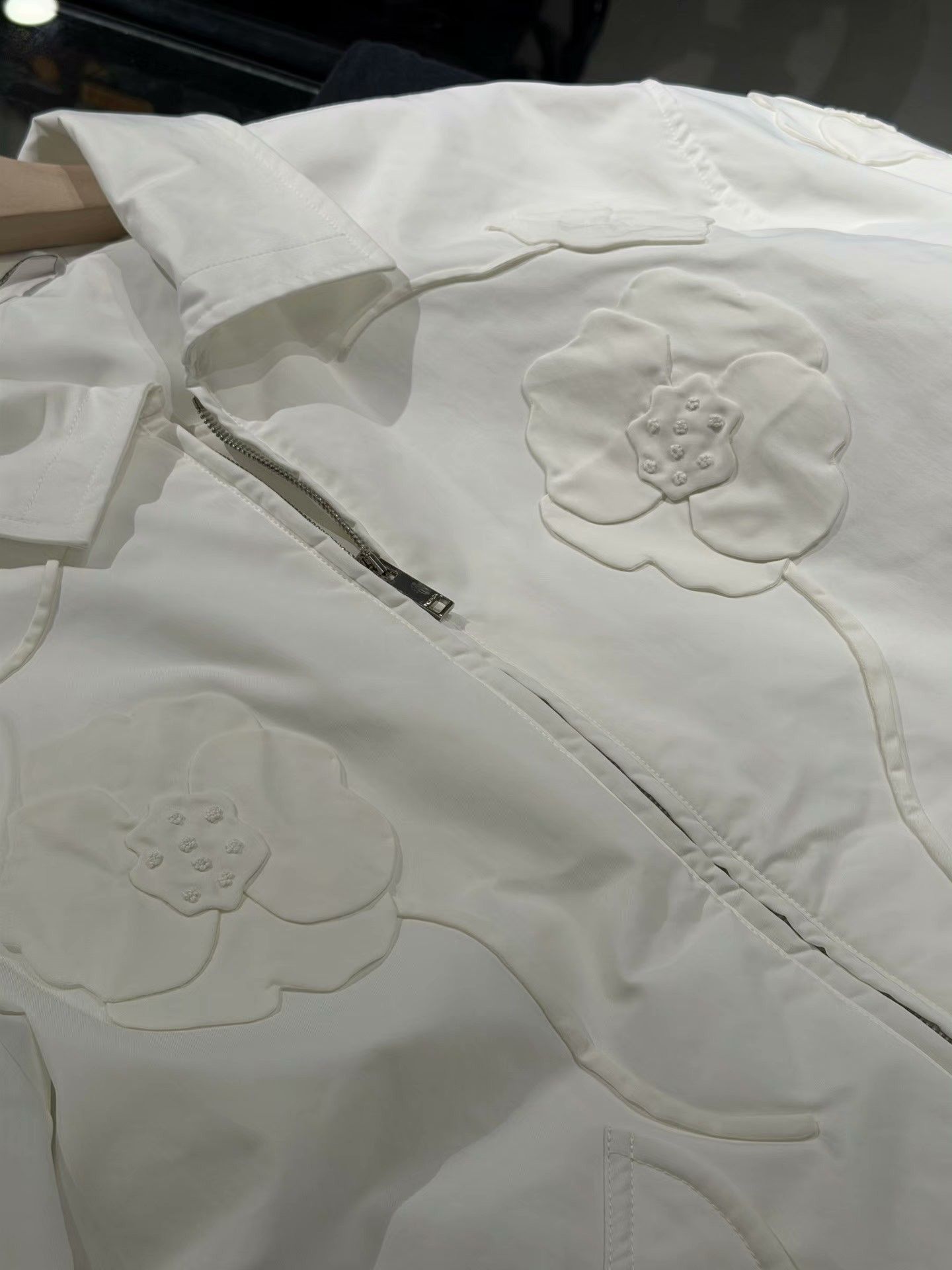 Valentino Valentino Floral Appliqué Jacket Size 52 Size US L / EU 52-54 / 3 - 5 Thumbnail