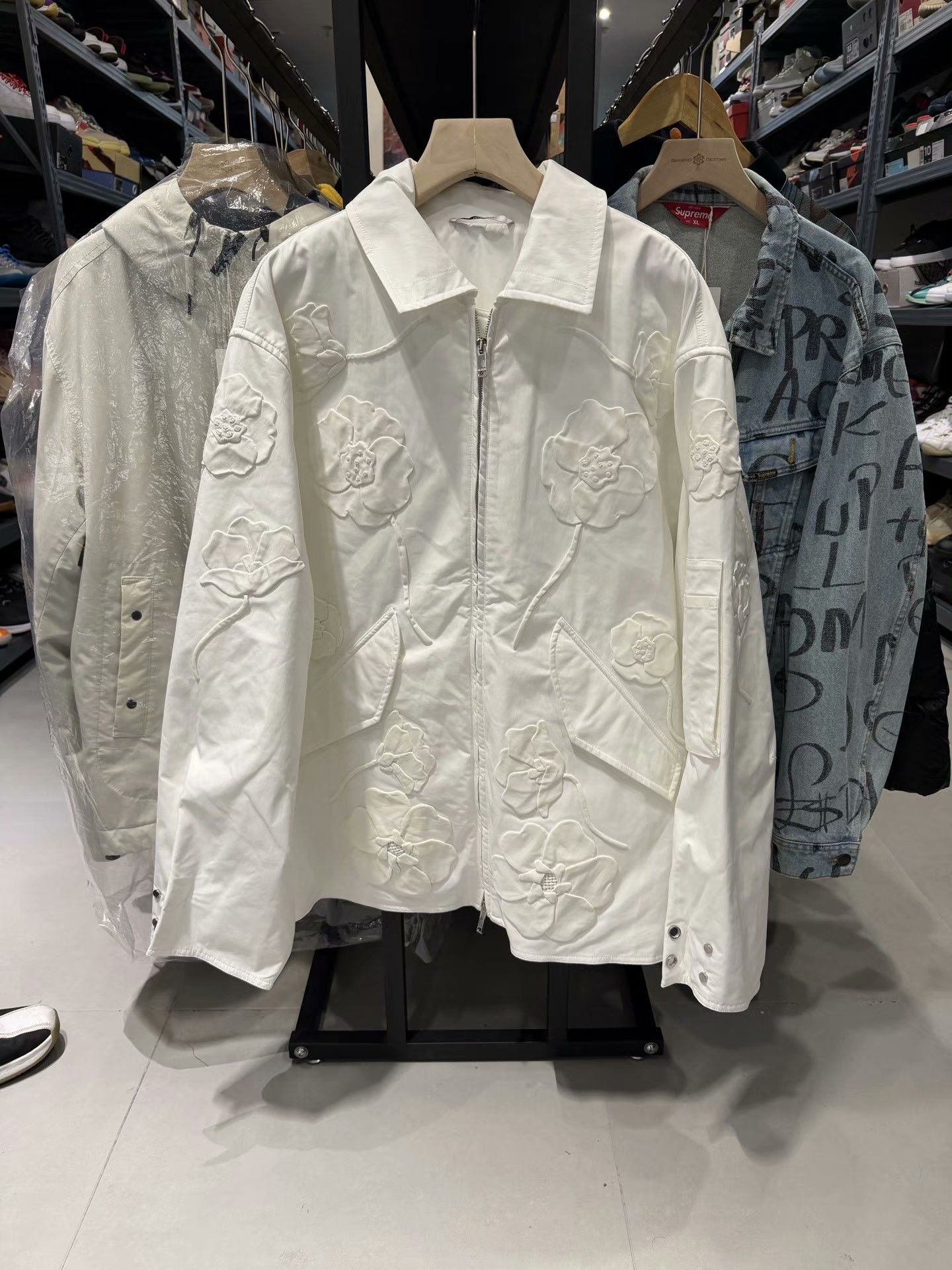 Valentino Valentino Floral Appliqué Jacket Size 52 Size US L / EU 52-54 / 3 - 2 Thumbnail