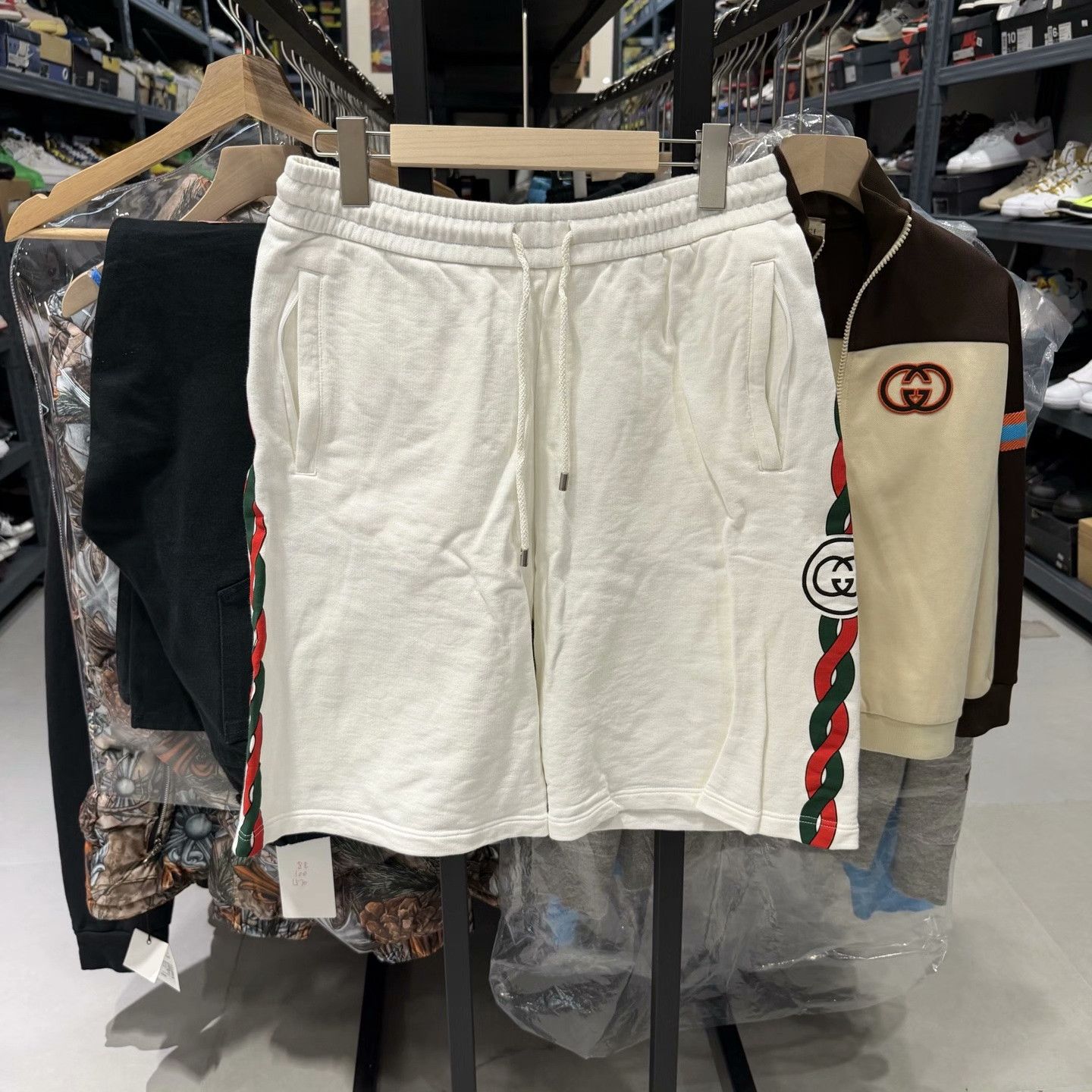Gucci Gucci Side Stripe Logo Shorts Size M Size US 32 / EU 48 - 2 Thumbnail