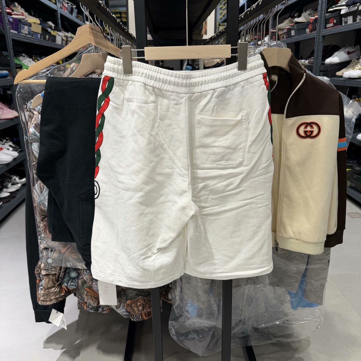 Gucci Gucci Side Stripe Logo Shorts Size M Size US 32 / EU 48 - 3 Thumbnail