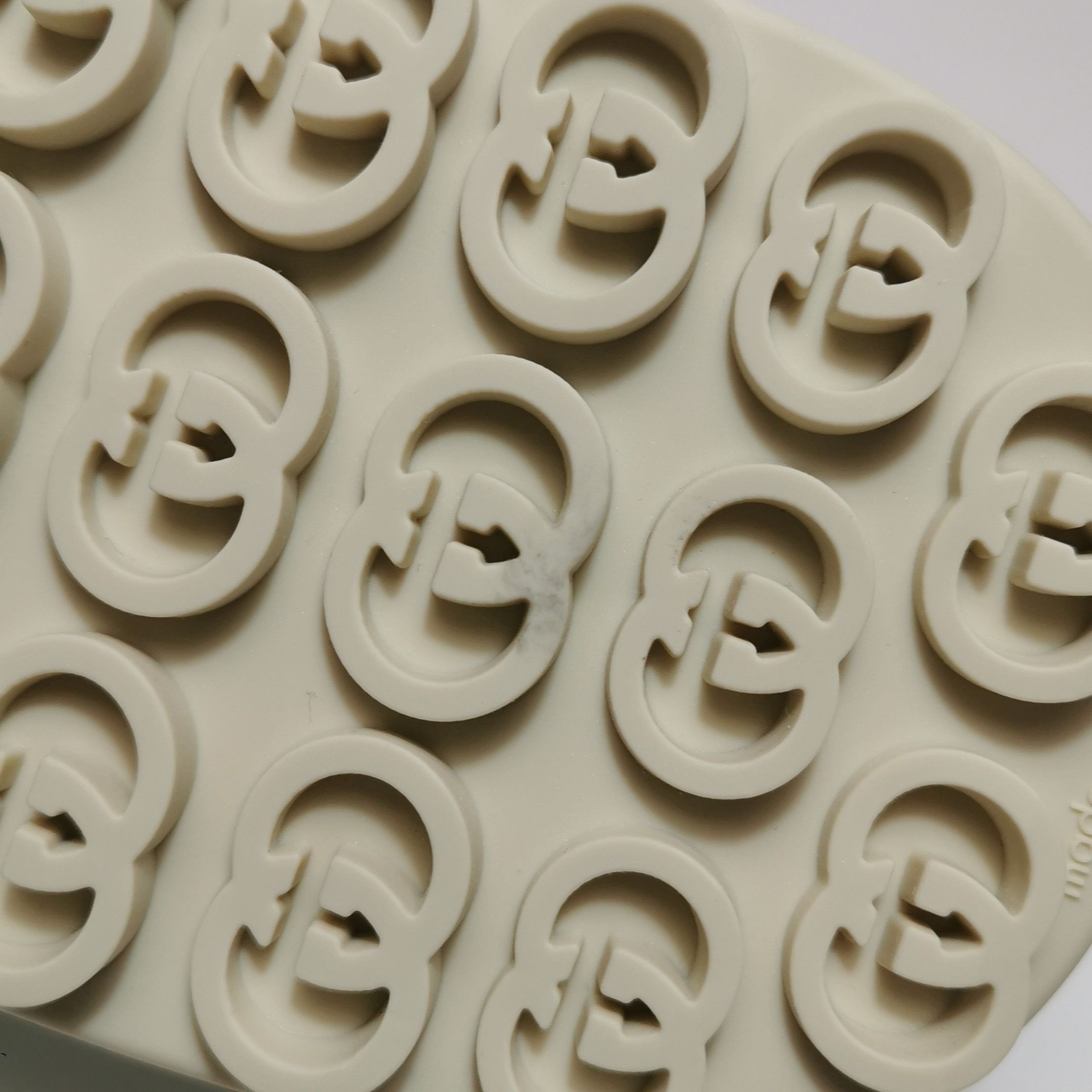 Gucci Gucci Women 6 Lowtop Sneakers Size US 6 / IT 36 - 7 Thumbnail