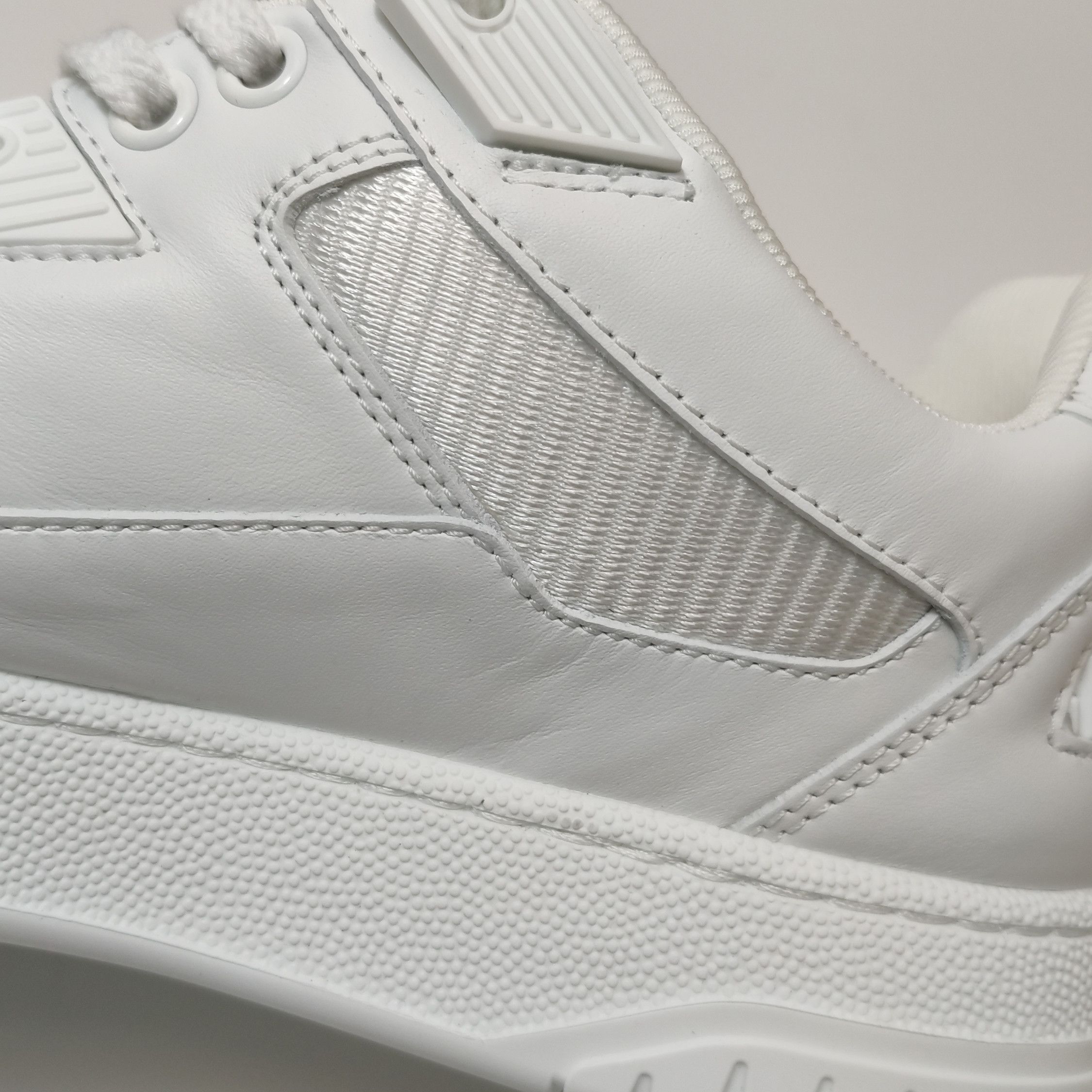Gucci Gucci Women 6 Lowtop Sneakers Size US 6 / IT 36 - 11 Thumbnail