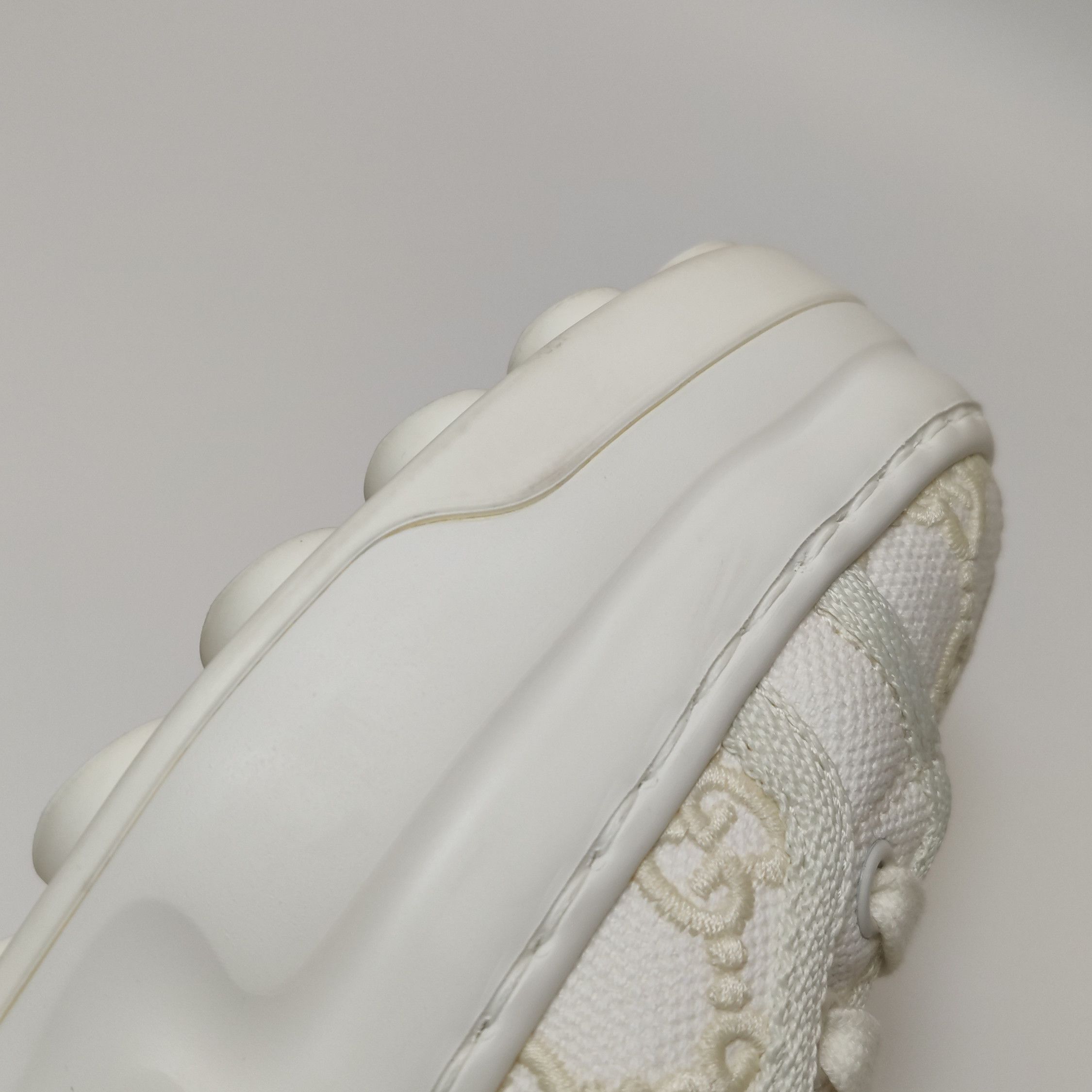 Gucci Gucci Women 6-5 Lowtop Sneakers Size US 6.5 / IT 36.5 - 7 Thumbnail