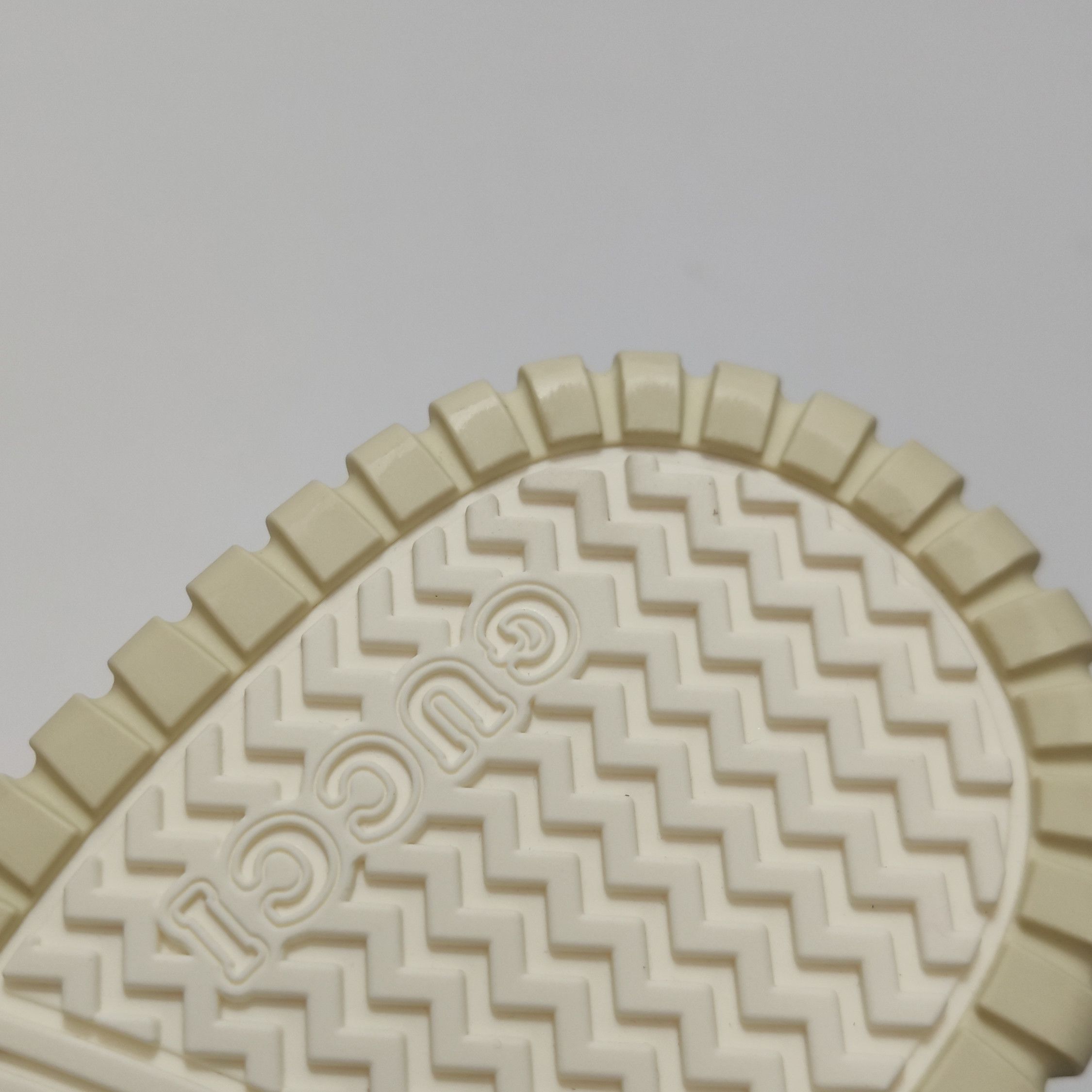 Gucci Gucci Women 6-5 Lowtop Sneakers Size US 6.5 / IT 36.5 - 10 Thumbnail