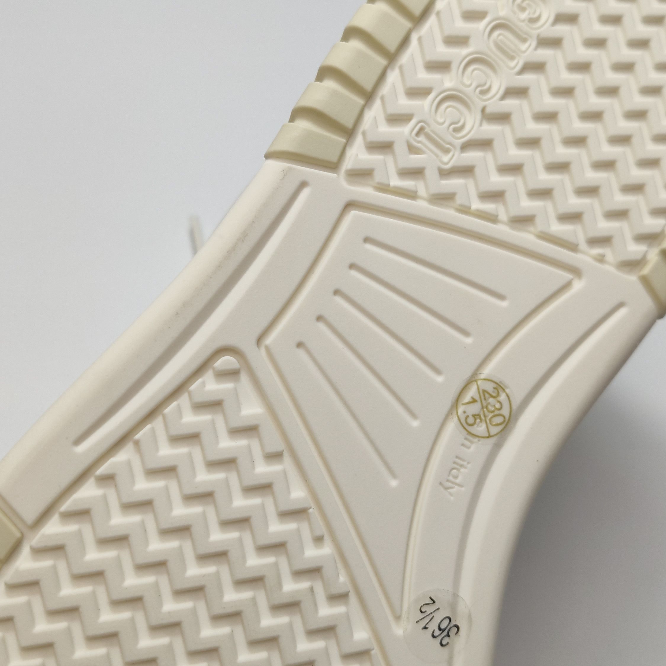 Gucci Gucci Women 6-5 Lowtop Sneakers Size US 6.5 / IT 36.5 - 8 Thumbnail