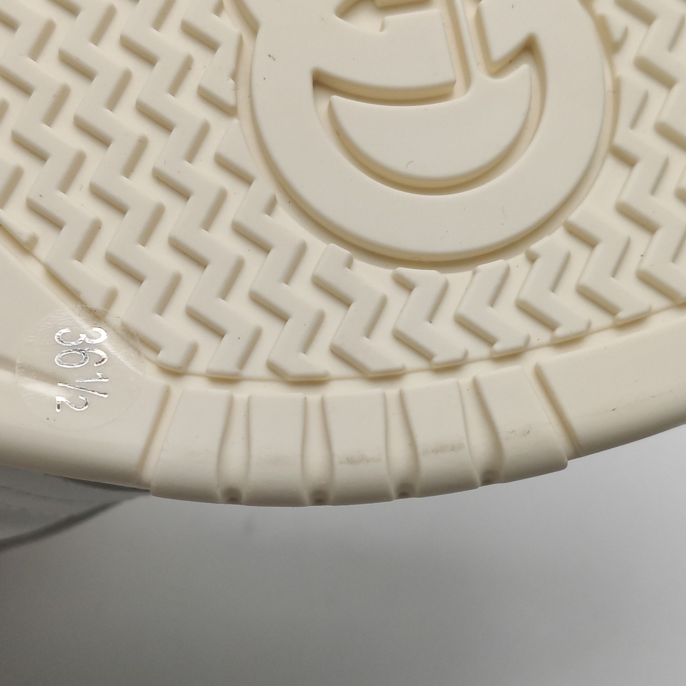 Gucci Gucci Women 6-5 Lowtop Sneakers Size US 6.5 / IT 36.5 - 8 Thumbnail