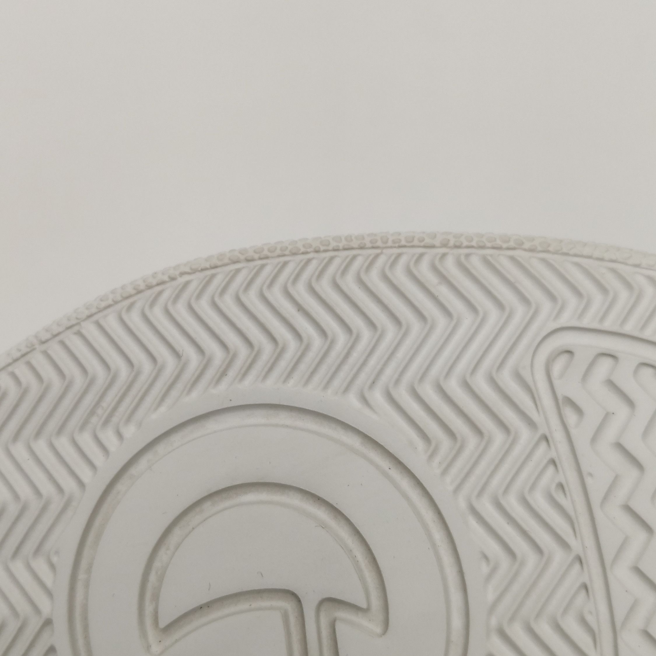 Gucci Gucci Women 7-5 Lowtop Sneakers Size US 7.5 / IT 37.5 - 9 Thumbnail