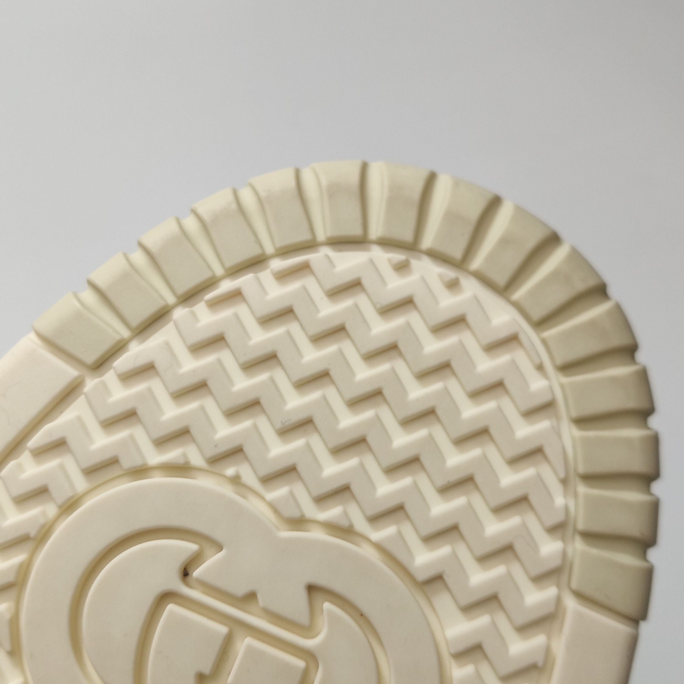 Gucci Gucci Women 6-5 Lowtop Sneakers Size US 6.5 / IT 36.5 - 7 Thumbnail