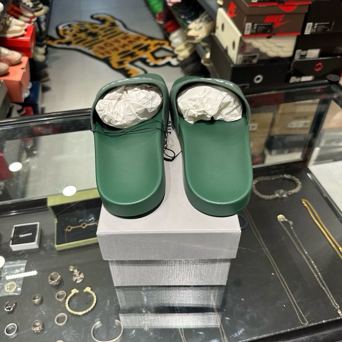 Balenciaga Balenciaga Paris Green Slides US 11 Size US 11 / EU 44 - 4 Thumbnail