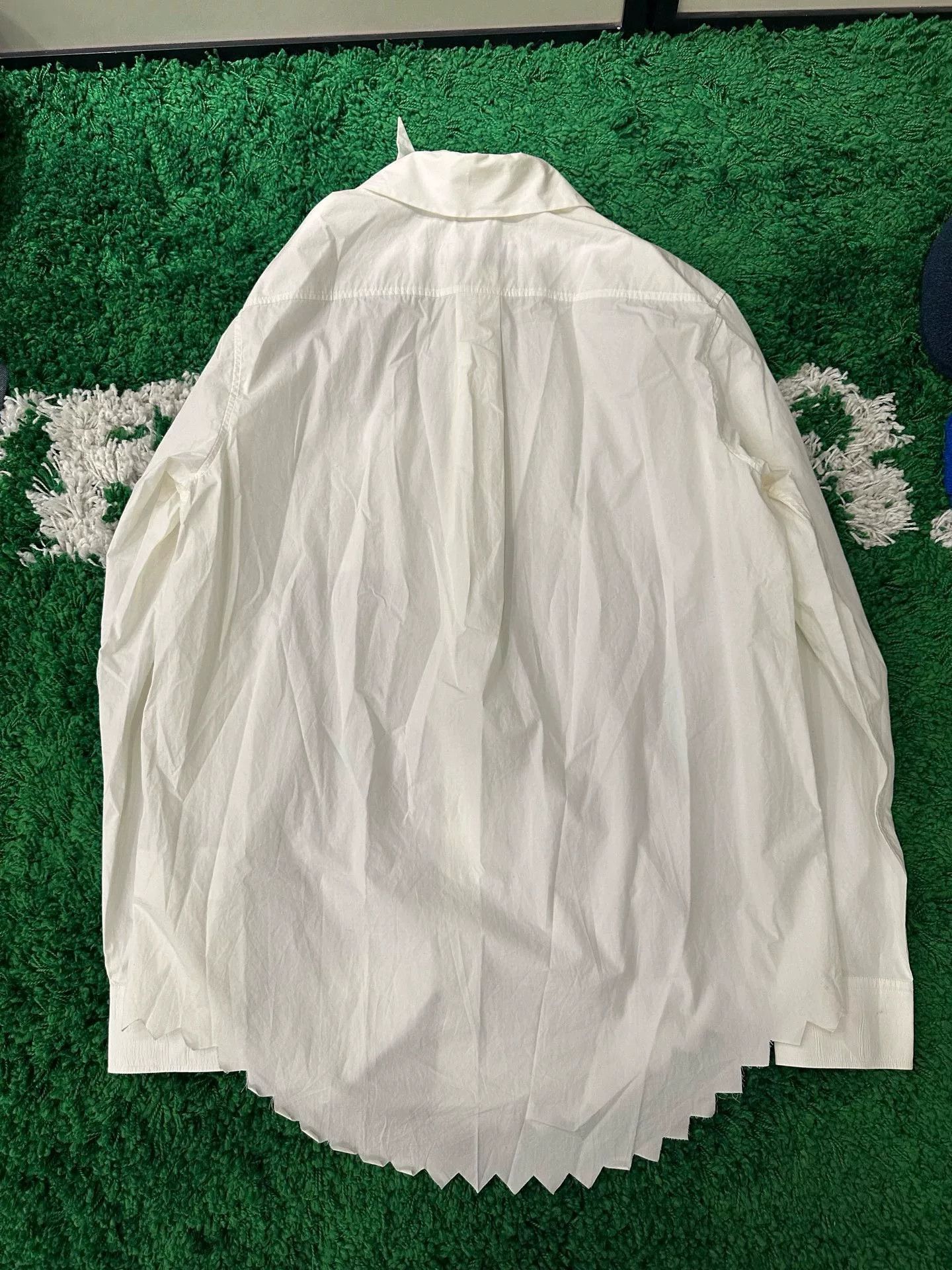 Louis Vuitton Louis Vuitton White Long Sleeve Shirt Size S Size US S / EU 44-46 / 1 - 5 Thumbnail