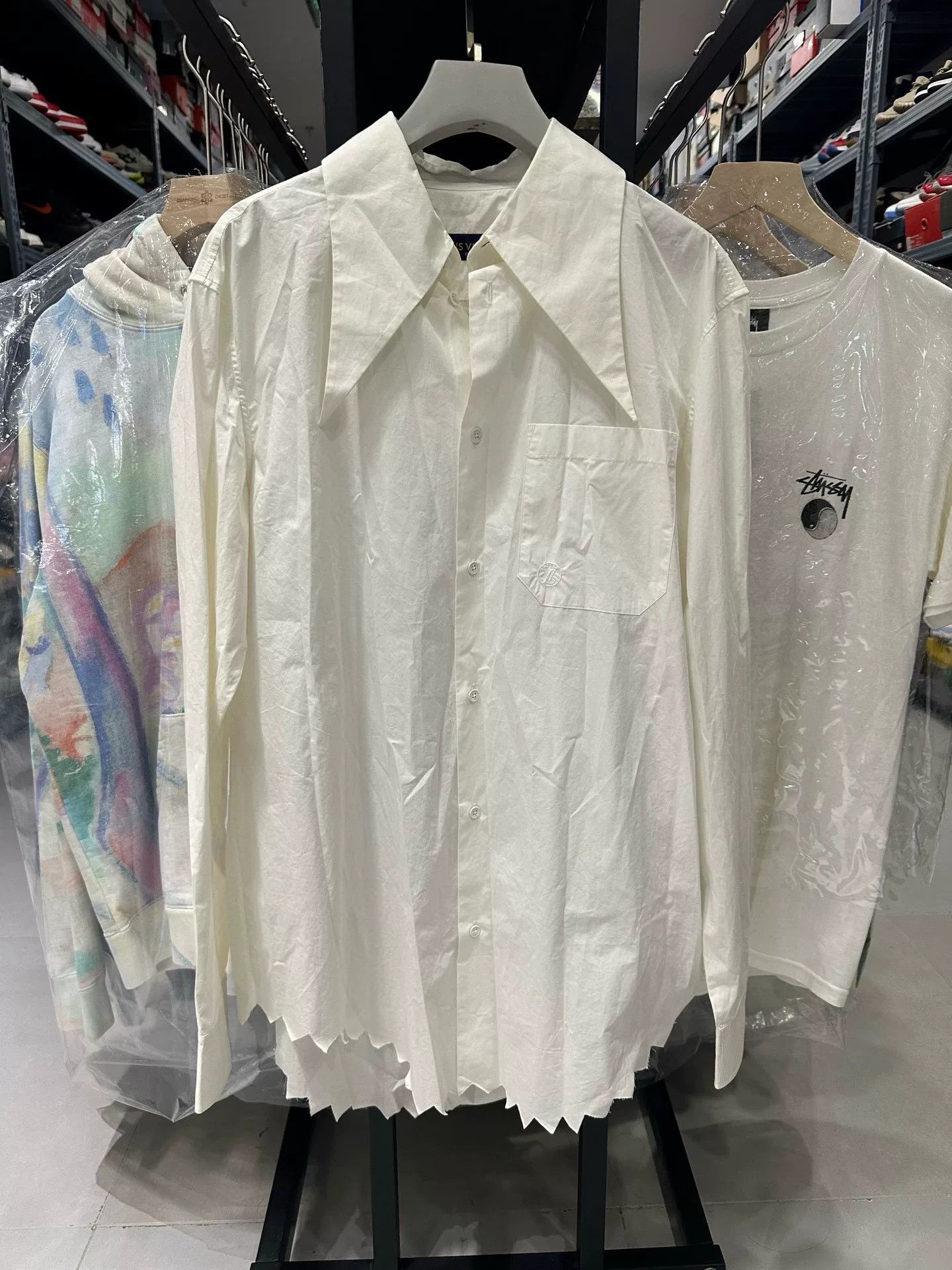 Louis Vuitton Louis Vuitton White Long Sleeve Shirt Size S Size US S / EU 44-46 / 1 - 2 Thumbnail