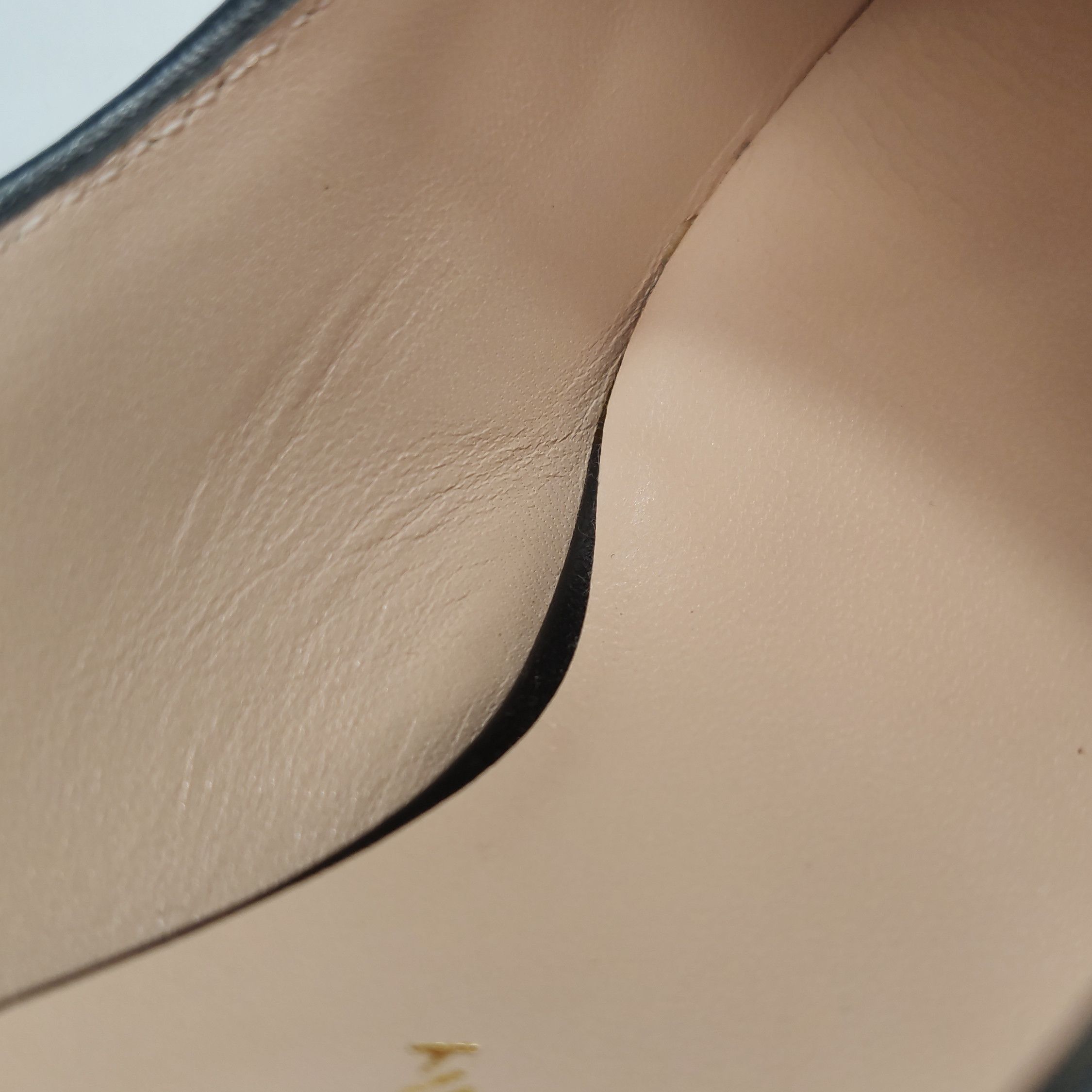 Gucci Gucci Women 7-5 Heels Size US 7.5 / IT 37.5 - 13 Thumbnail