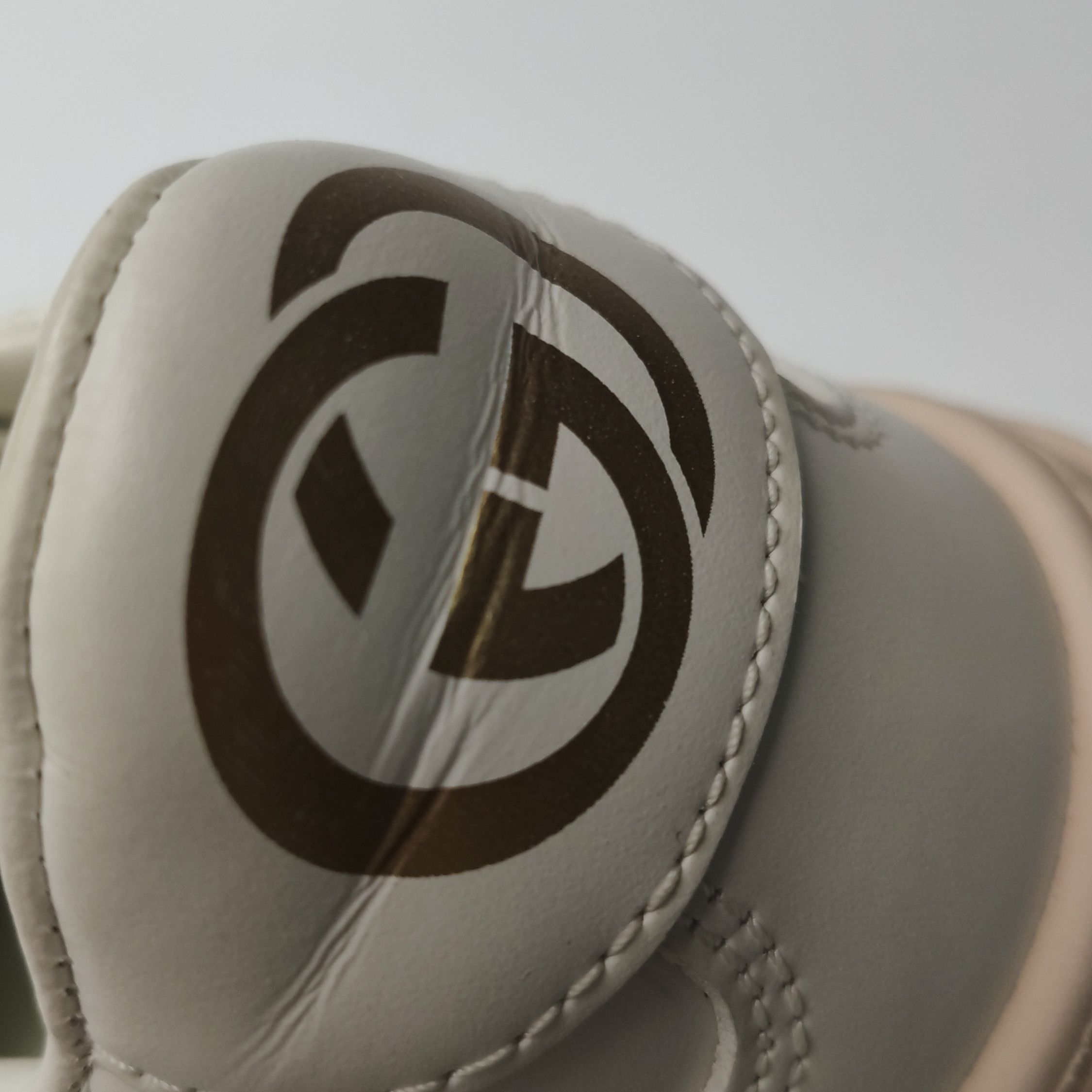 Gucci Gucci Women 5-5 Lowtop Sneakers Size US 5.5 / IT 35.5 - 12 Thumbnail