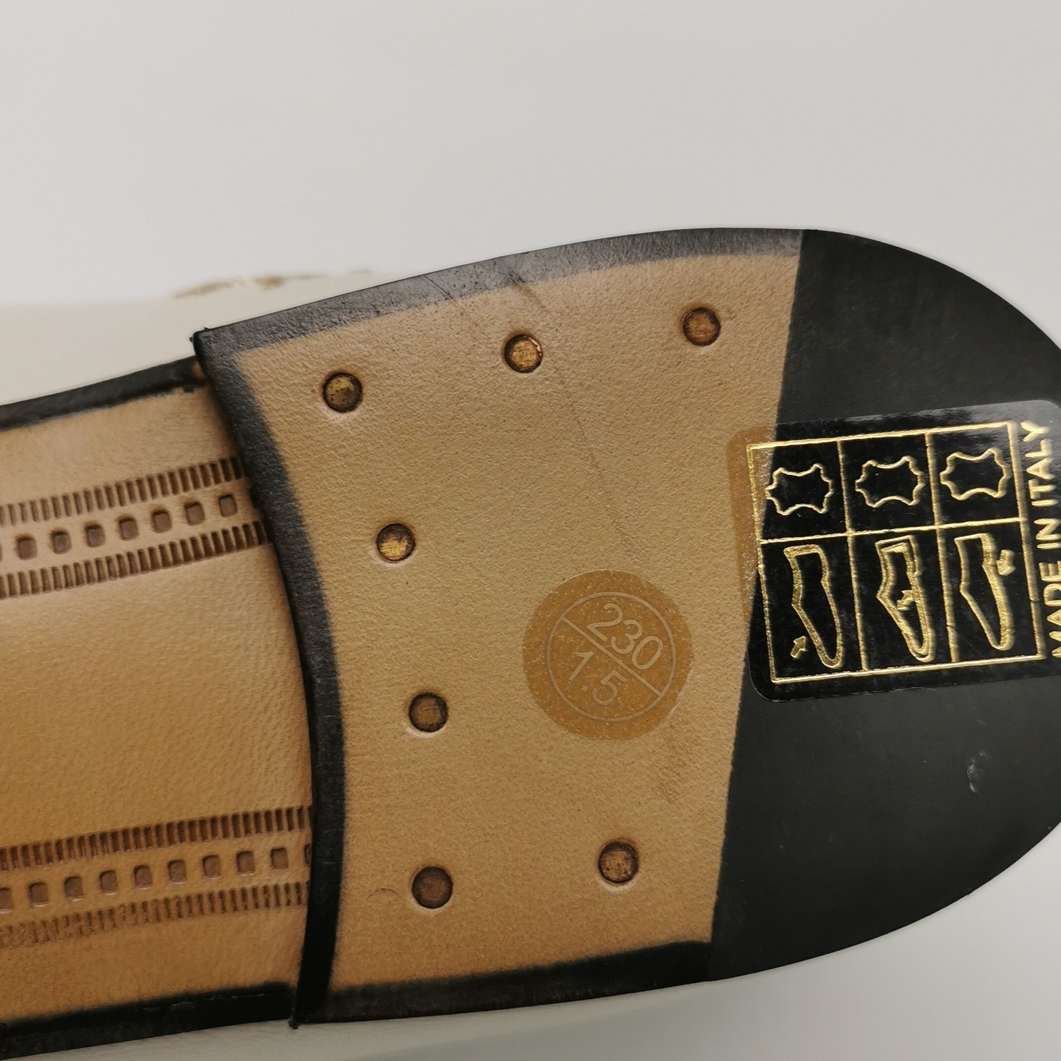 Gucci Gucci Women 6-5 Flats Size US 6.5 / IT 36.5 - 13 Thumbnail