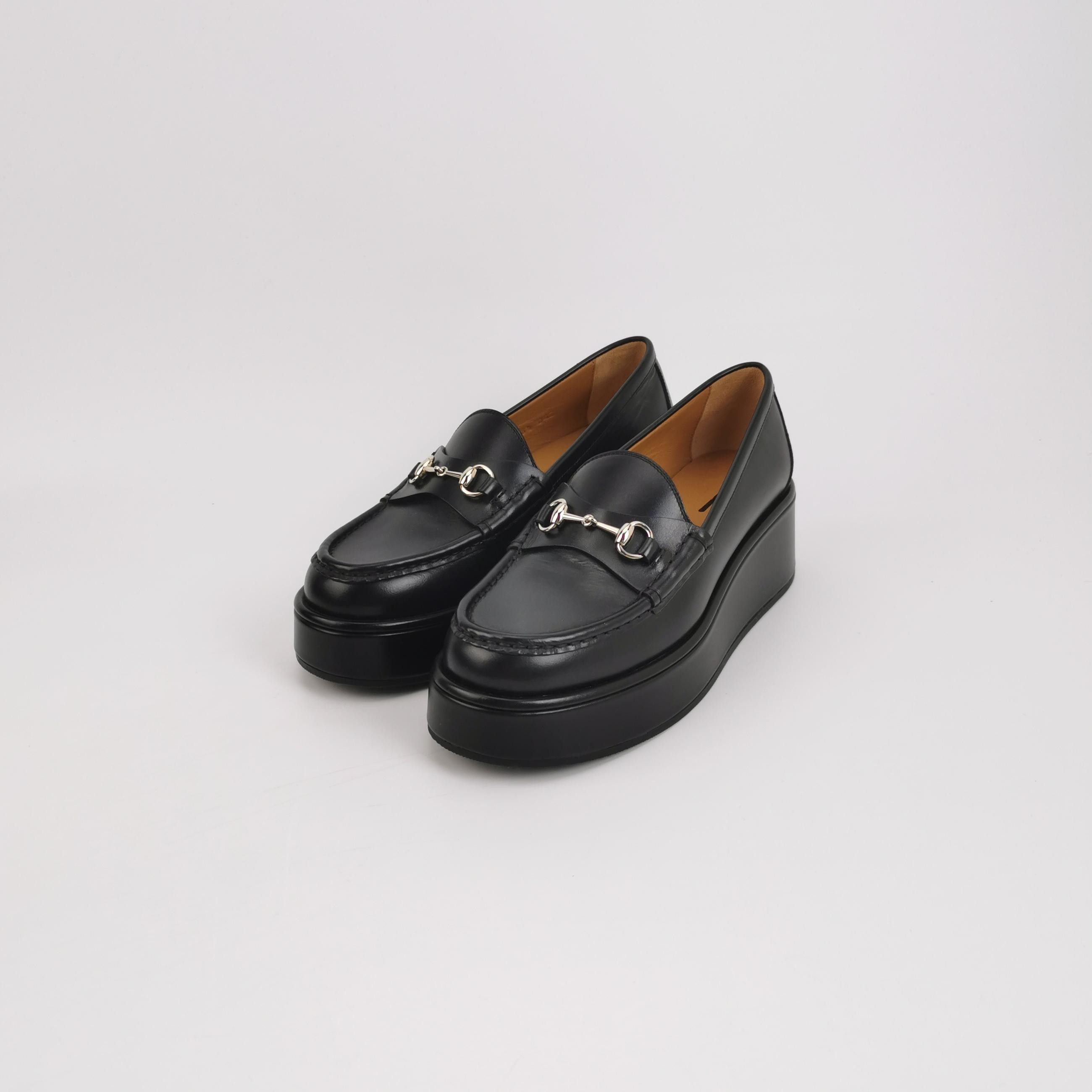 Gucci Gucci Women 6-5 Flats Size US 6.5 / IT 36.5 - 2 Thumbnail