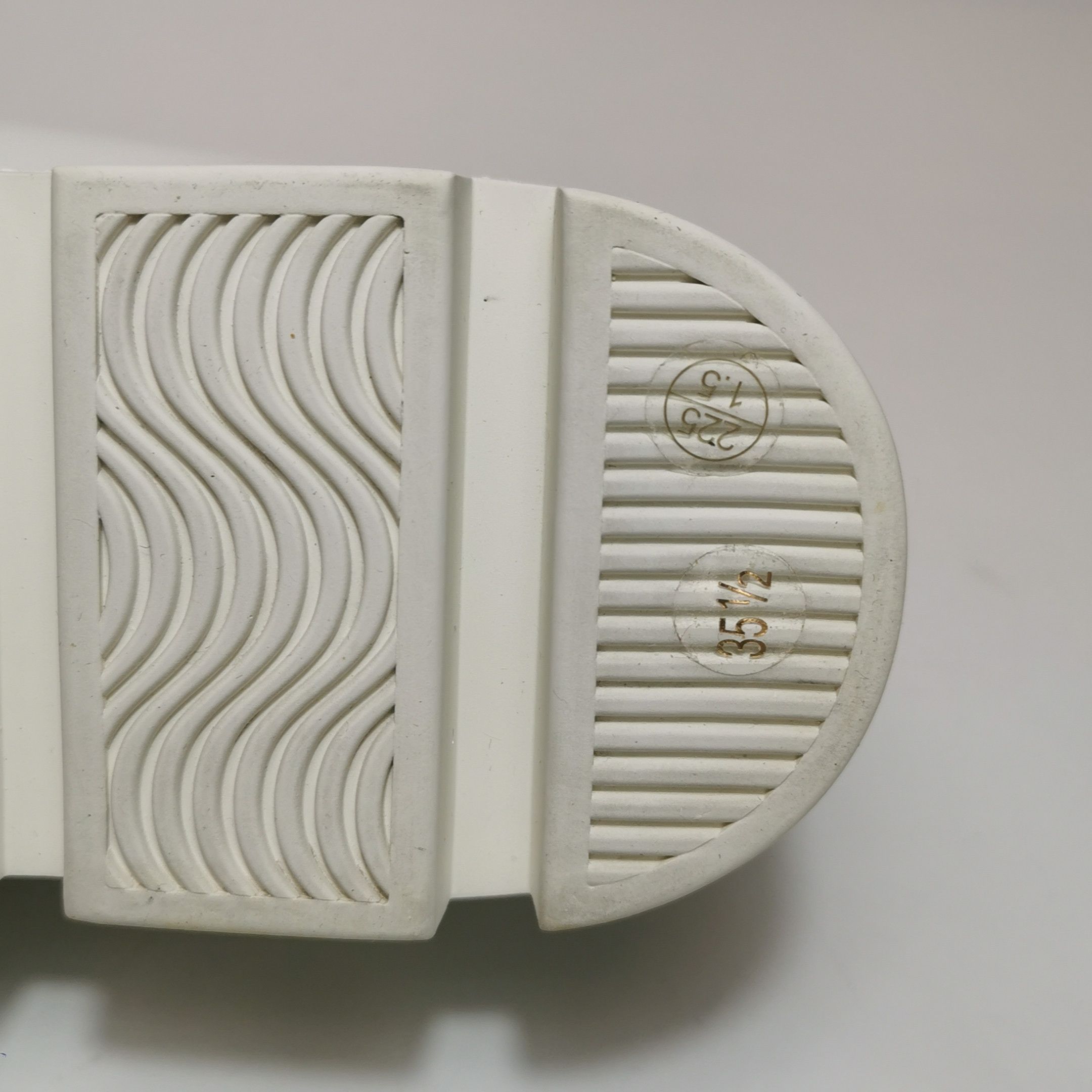 Gucci Gucci Women 5-5 Lowtop Sneakers Size US 5.5 / IT 35.5 - 12 Thumbnail