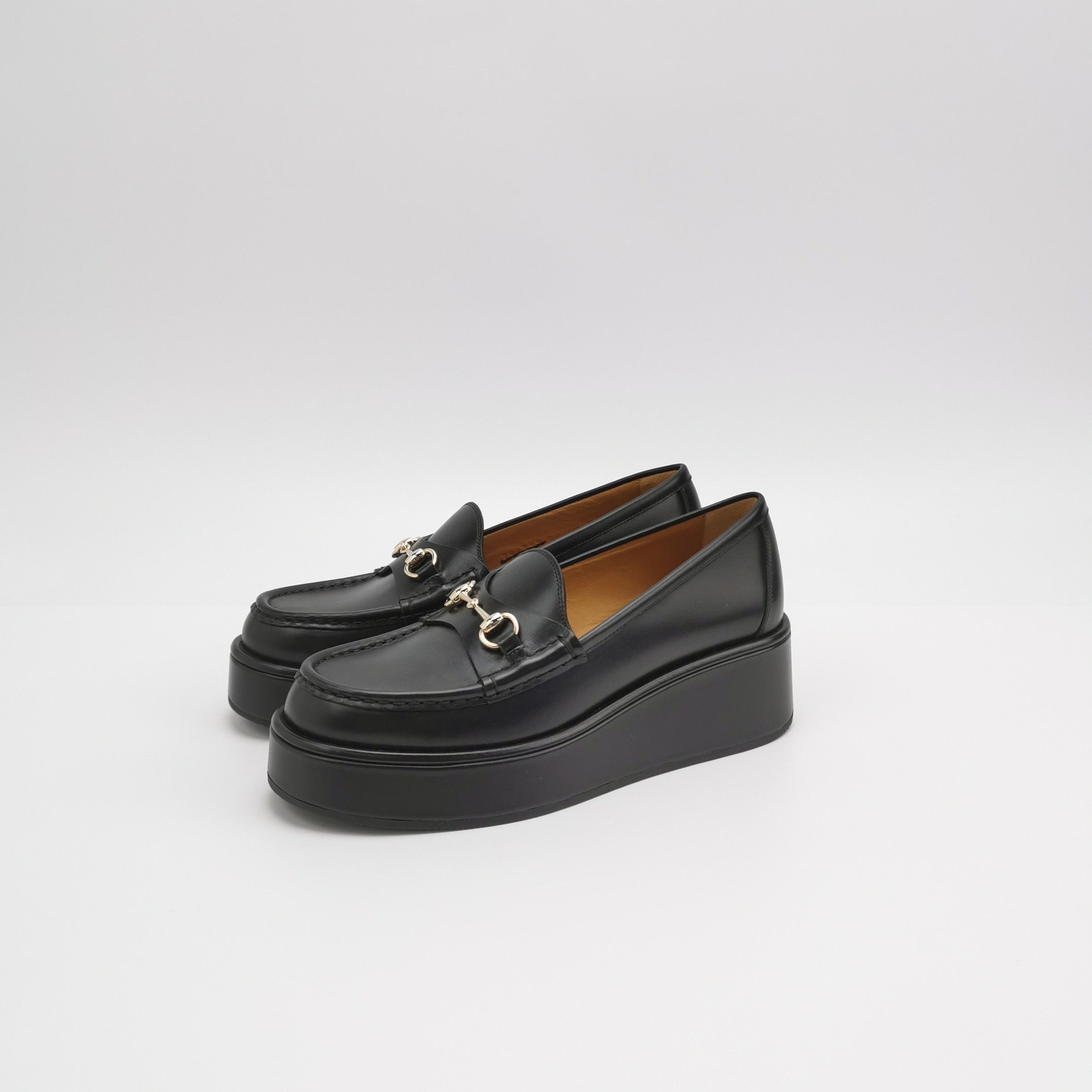 Gucci Gucci Women 6 Lowtop Sneakers Size US 6 / IT 36 - 2 Thumbnail