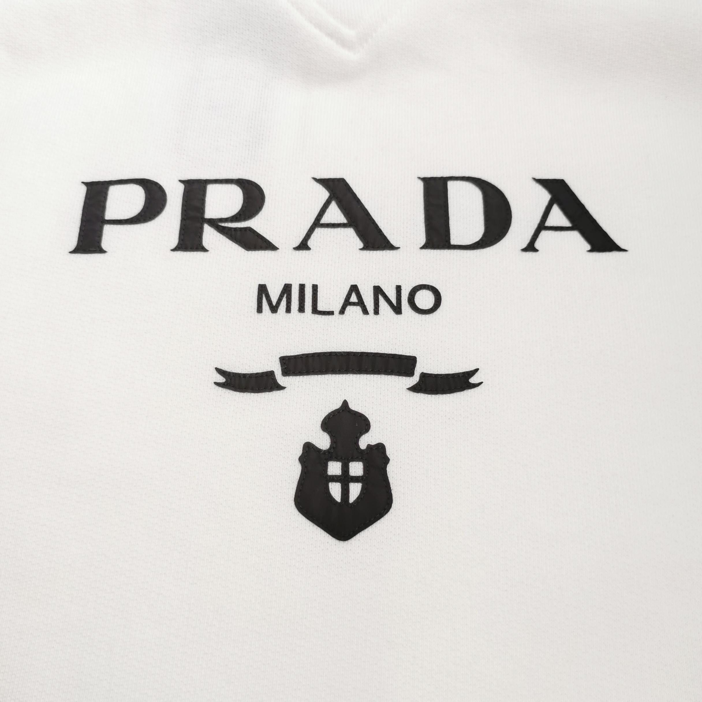 Prada Classic Crewneck Sweatshirt in White Size US S / EU 44-46 / 1 - 3 Thumbnail