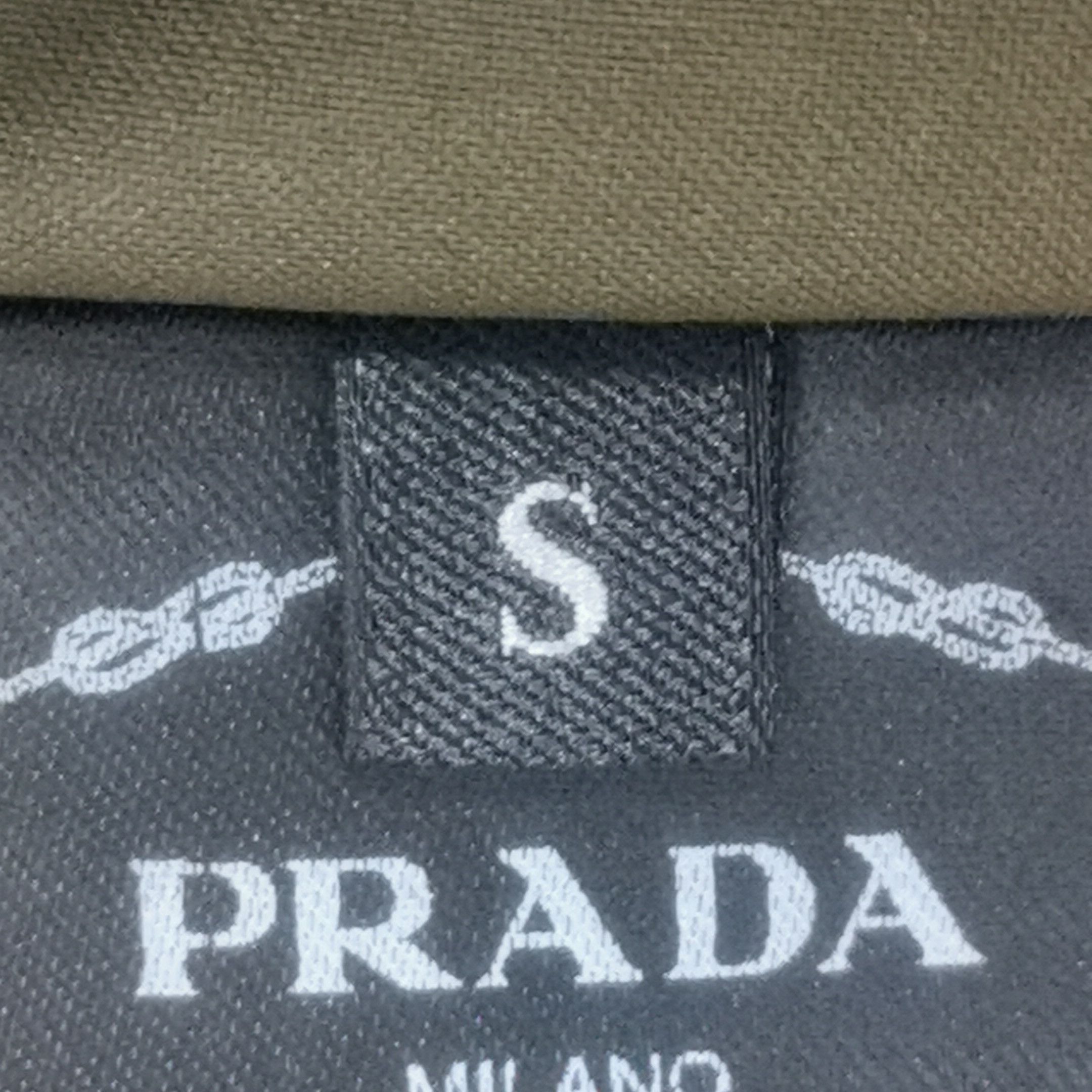 Prada Stylish Green Hooded Cloak in Size S Size US S / EU 44-46 / 1 - 7 Thumbnail