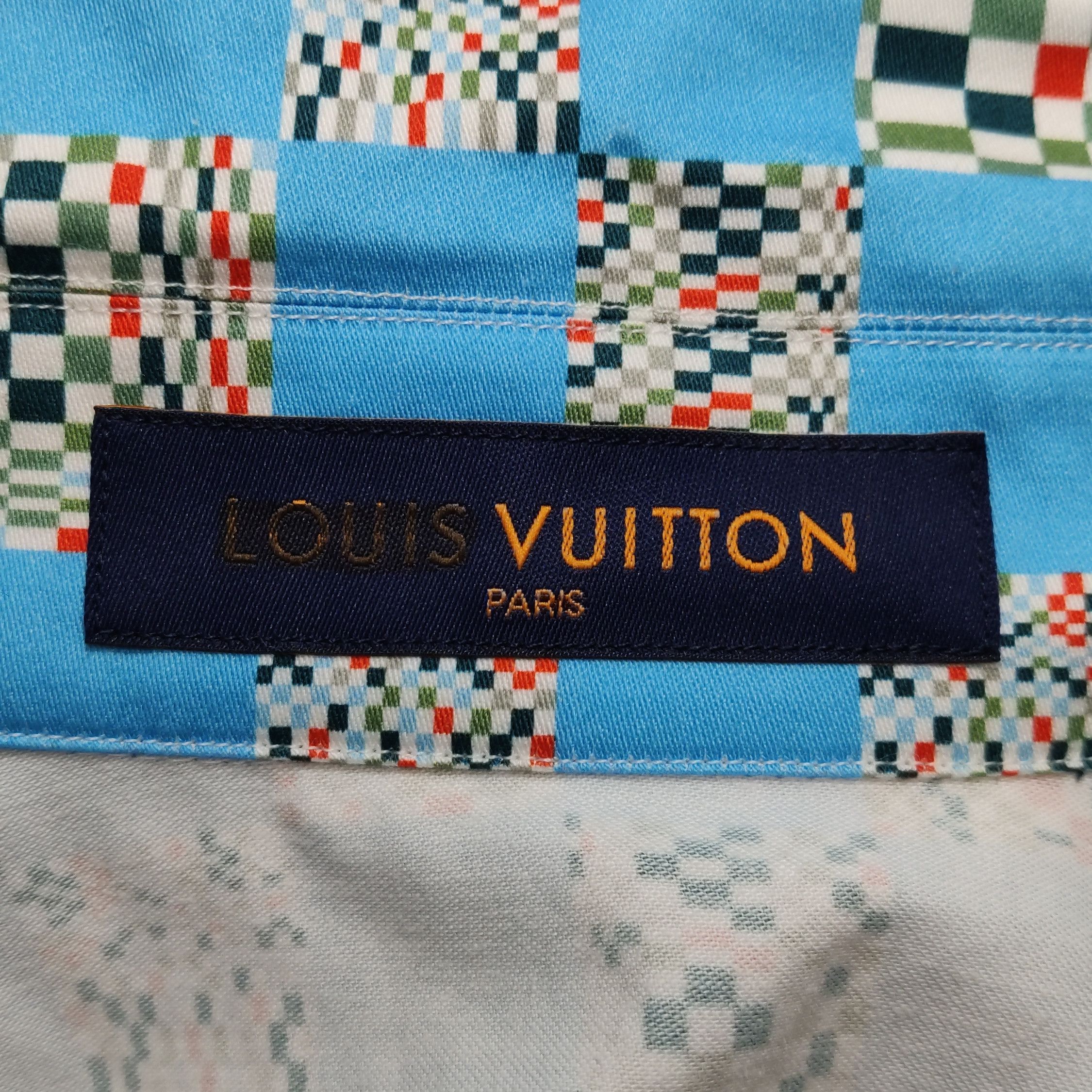 Louis Vuitton Stylish Checkered Button-Up Shirt in Blue Size US L / EU 52-54 / 3 - 8 Thumbnail