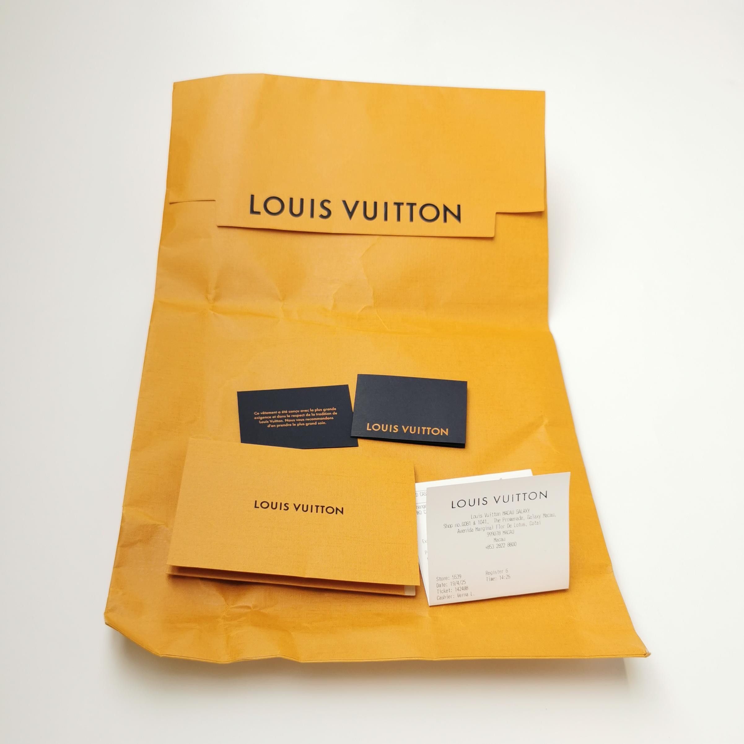 Louis Vuitton Logo Print T-Shirt in White, Size S Size US S / EU 44-46 / 1 - 5 Thumbnail