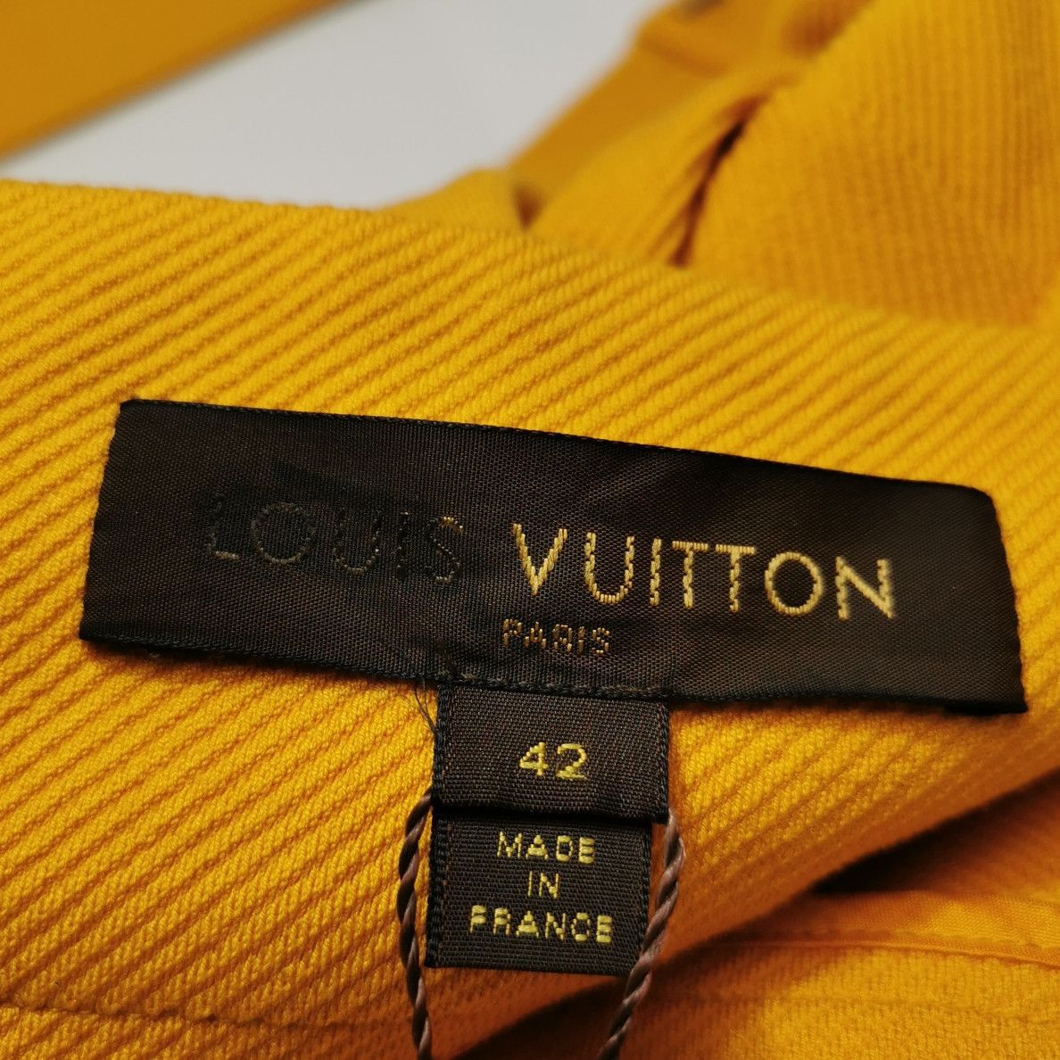 Louis Vuitton Stylish Yellow Cotton Shorts, Size 34 Size US 34 / EU 50 - 4 Thumbnail