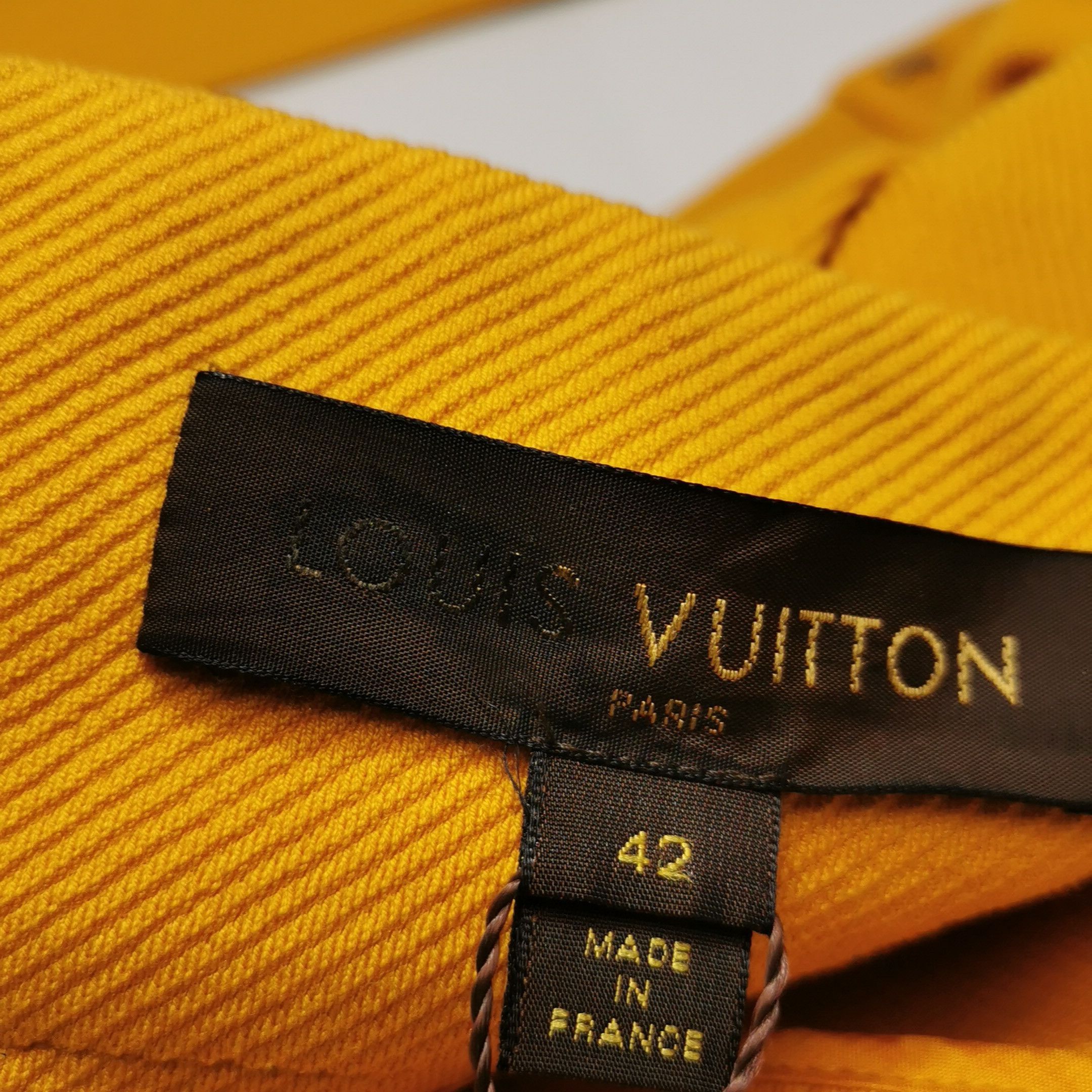 Louis Vuitton Stylish Yellow Cotton Shorts, Size 34 Size US 34 / EU 50 - 8 Thumbnail