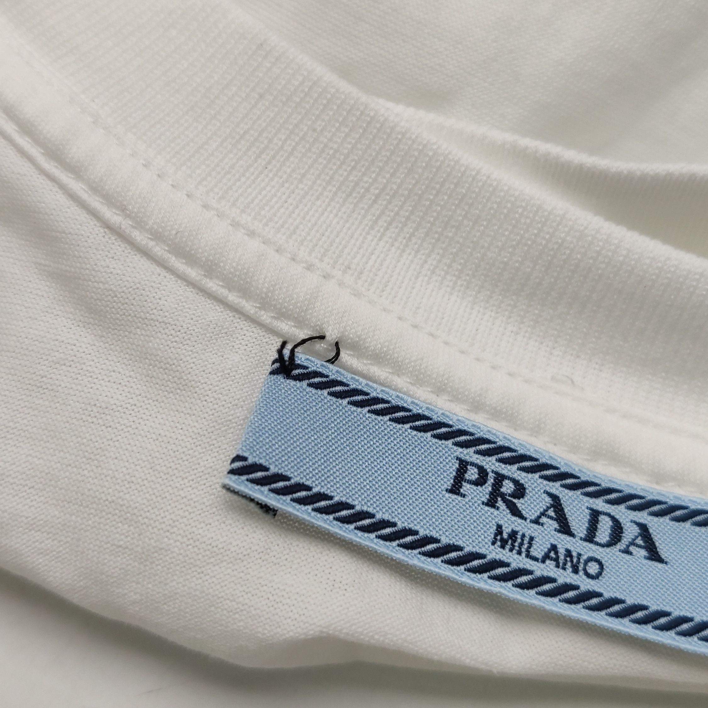 Prada Minimalist Logo Pocket Tee in White Size US XS / EU 42 / 0 - 9 Thumbnail