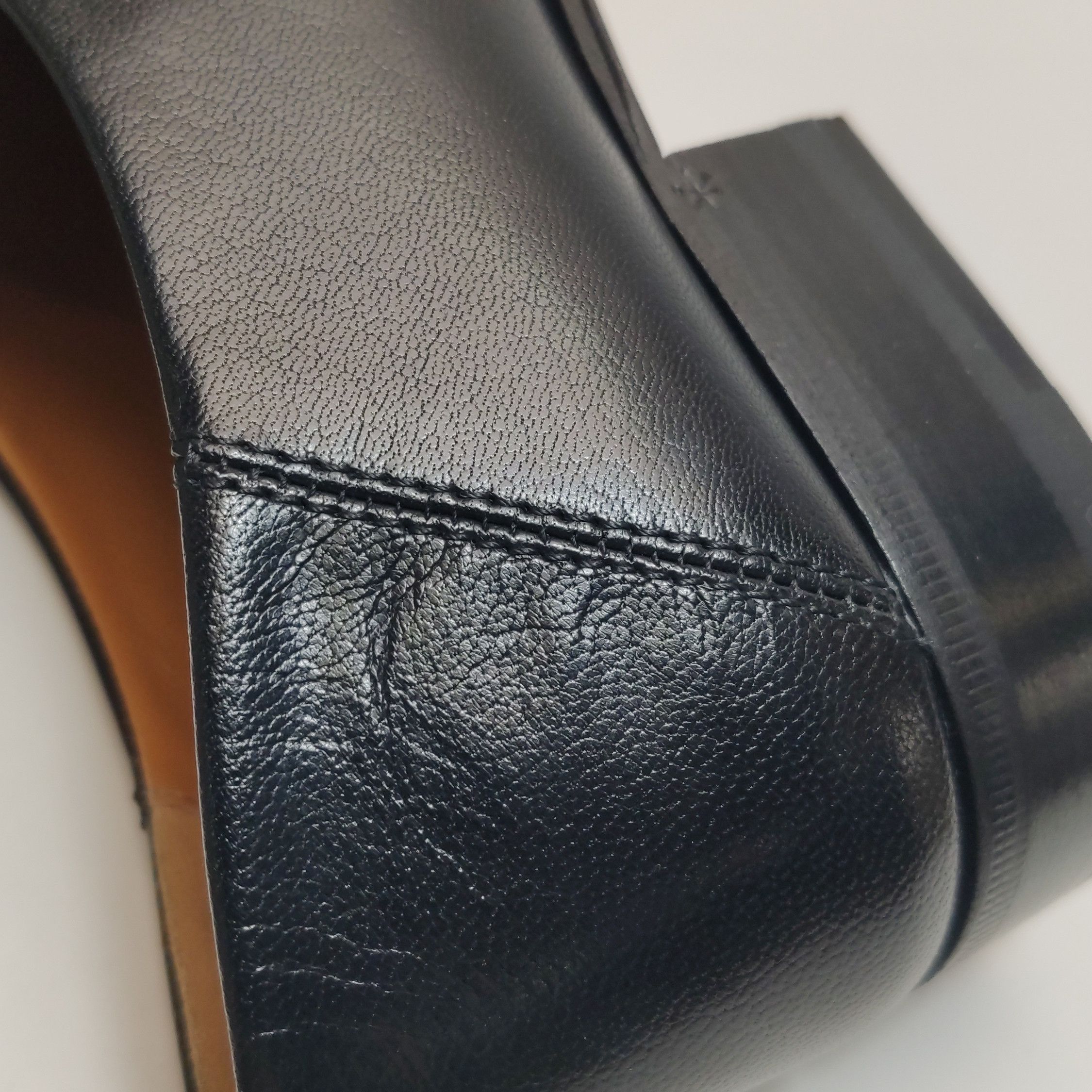 Gucci Gucci Women 6-5 Flats Size US 6.5 / IT 36.5 - 12 Thumbnail
