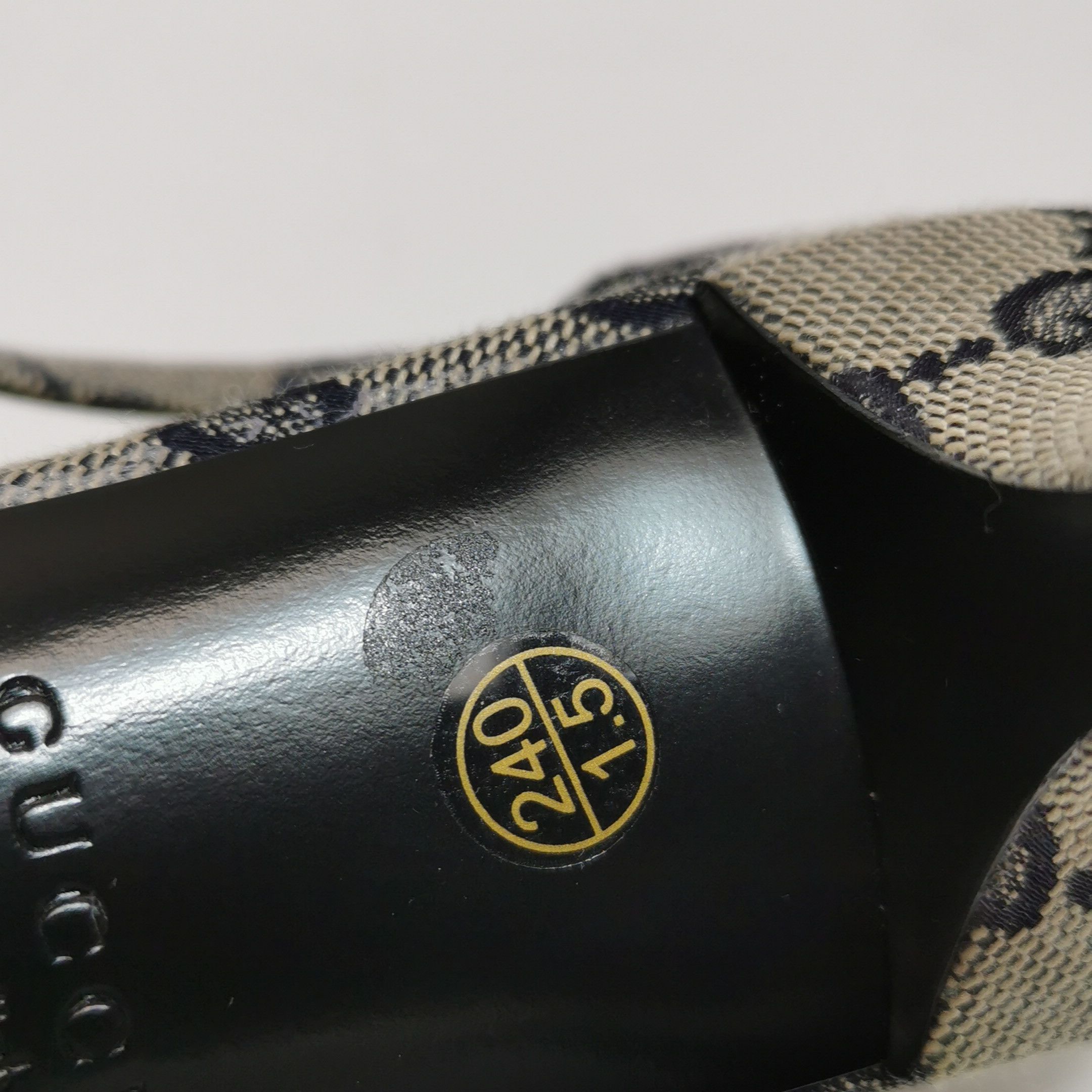 Gucci Gucci Women 7-5 Flats Size US 7.5 / IT 37.5 - 8 Thumbnail