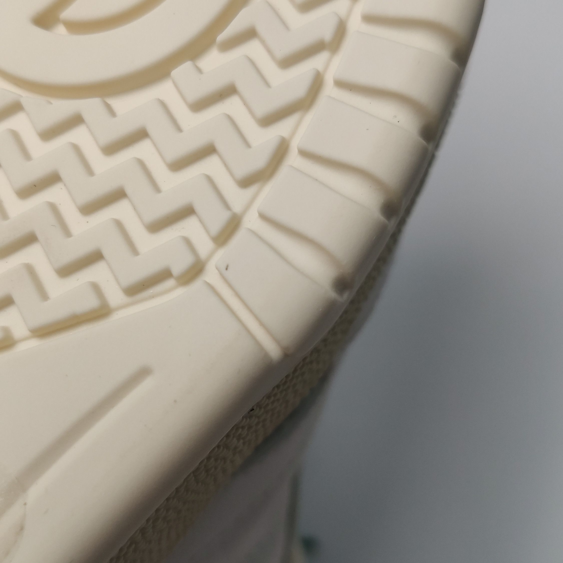 Gucci Gucci Women 7-5 Lowtop Sneakers Size US 7.5 / IT 37.5 - 10 Thumbnail