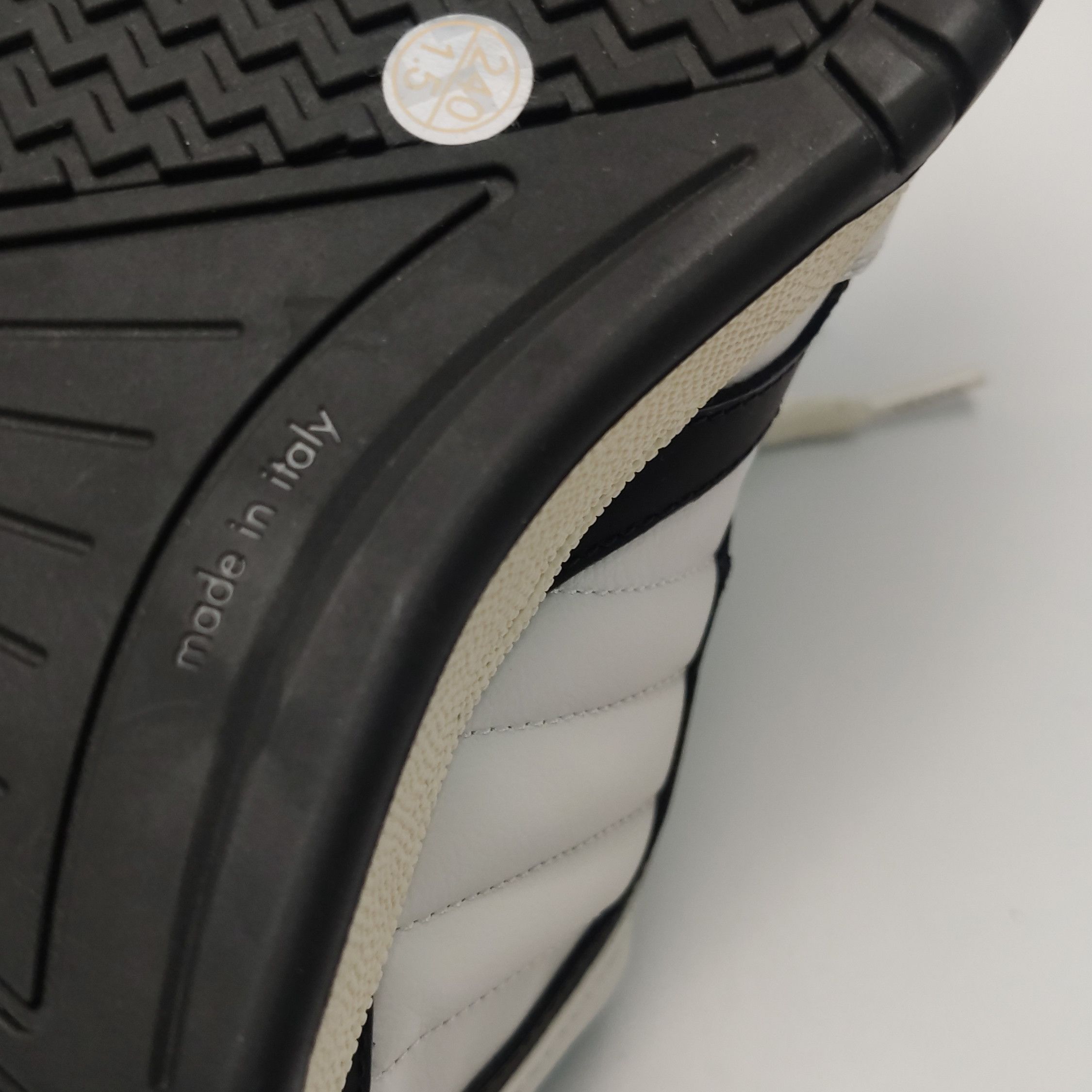 Gucci Gucci Women 7 Lowtop Sneakers Size US 7 / IT 37 - 9 Thumbnail