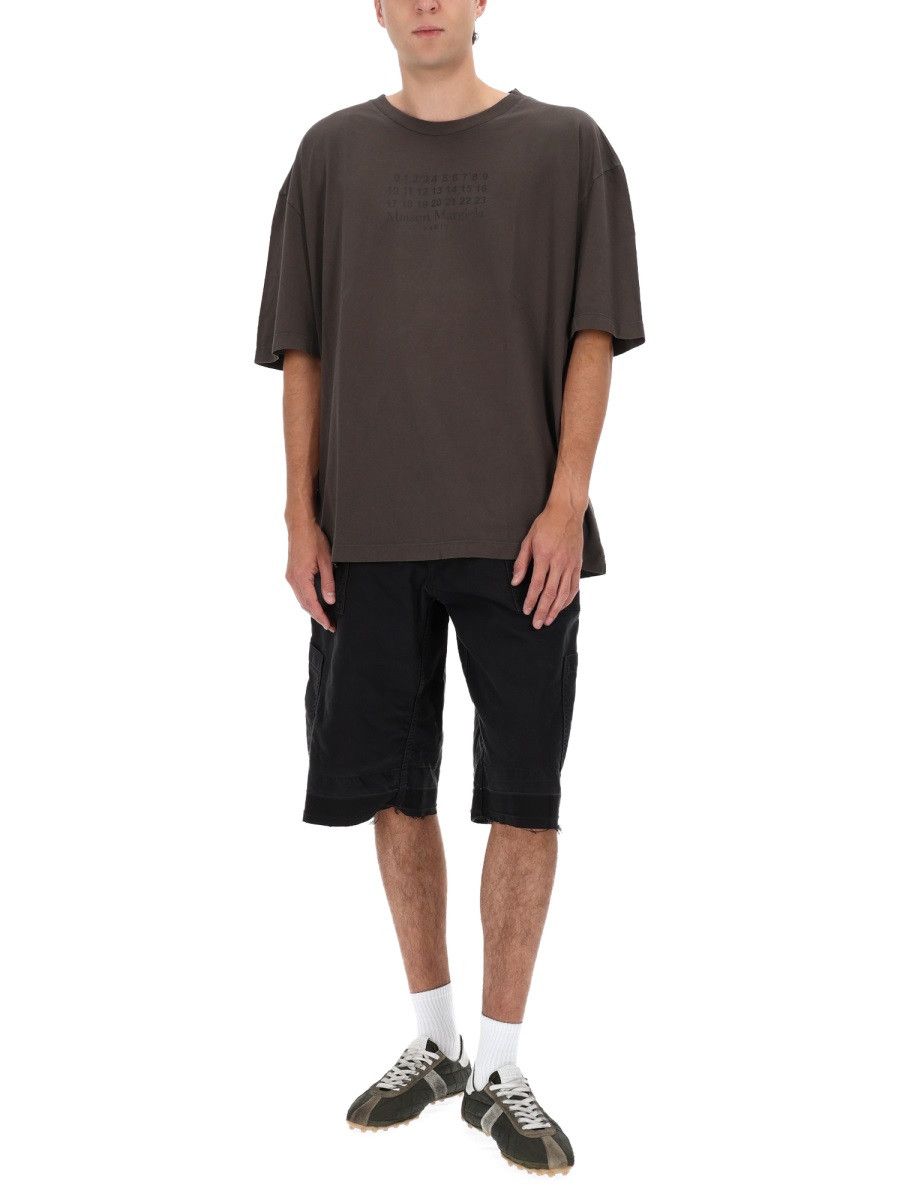Maison Margiela MAISON MARGIELA T-SHIRT WITH LOGO - BROWN Size US M / EU 48-50 / 2 - 2 Thumbnail