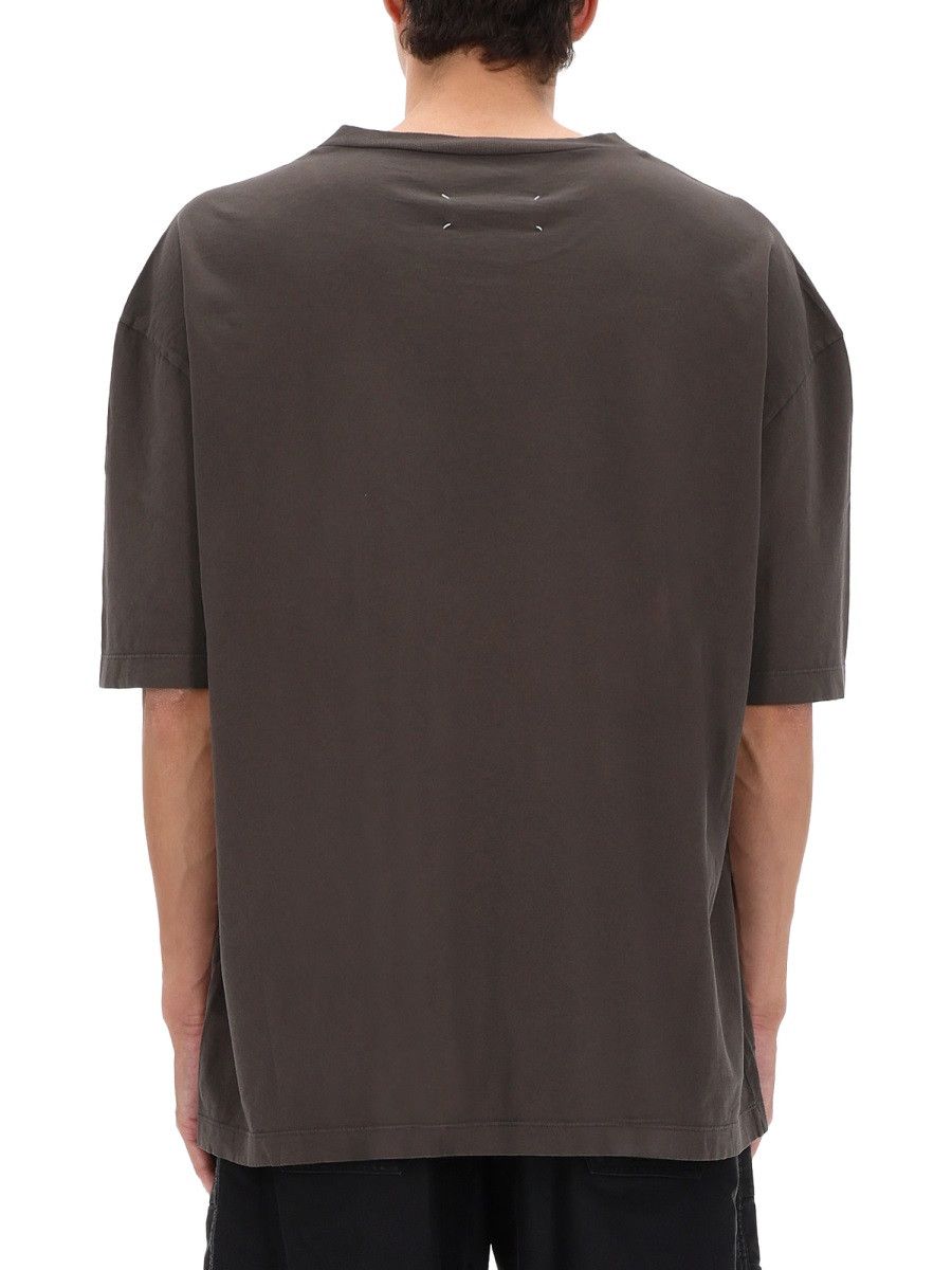 Maison Margiela MAISON MARGIELA T-SHIRT WITH LOGO - BROWN Size US M / EU 48-50 / 2 - 3 Thumbnail