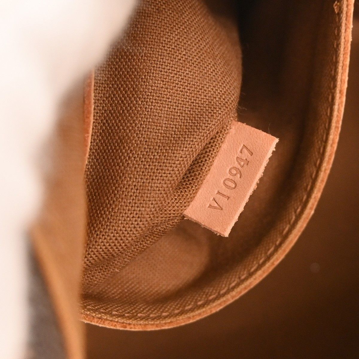 Louis Vuitton Louis Vuitton Alma Handbag Monogram Canvas Size ONE SIZE - 5 Thumbnail