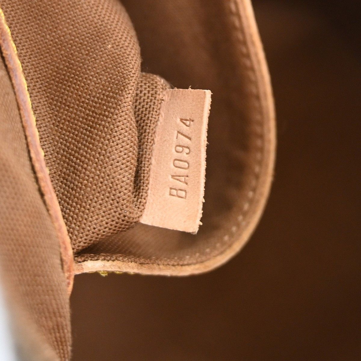 Louis Vuitton Louis Vuitton Alma Handbag Monogram Canvas Size ONE SIZE - 5 Thumbnail