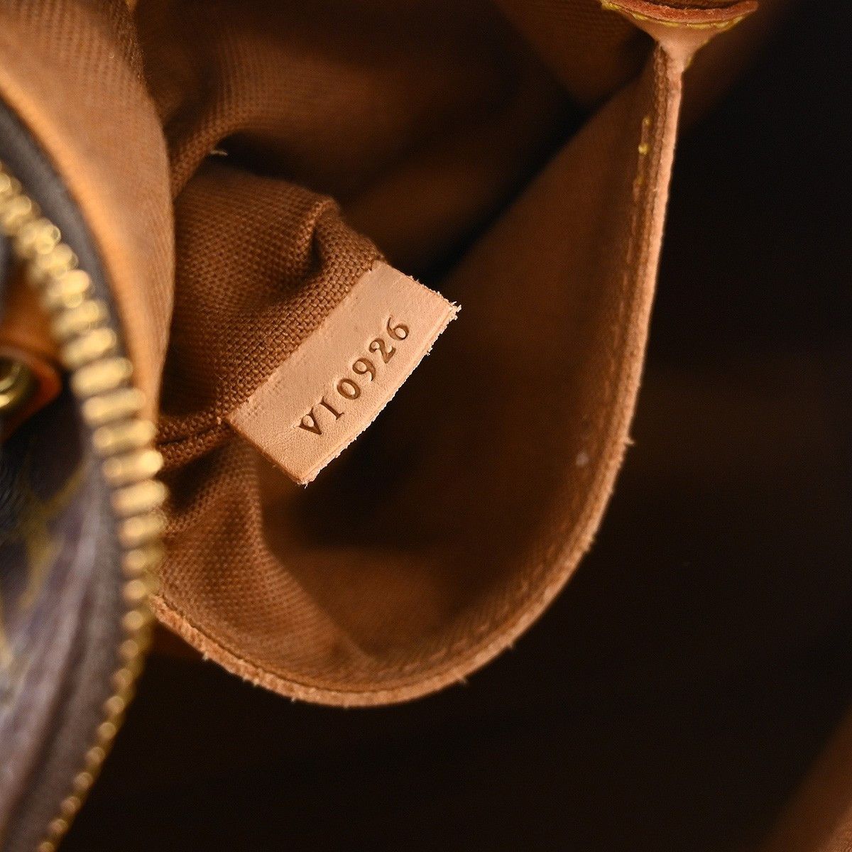 Louis Vuitton Louis Vuitton Alma Handbag Monogram Canvas Size ONE SIZE - 4 Thumbnail