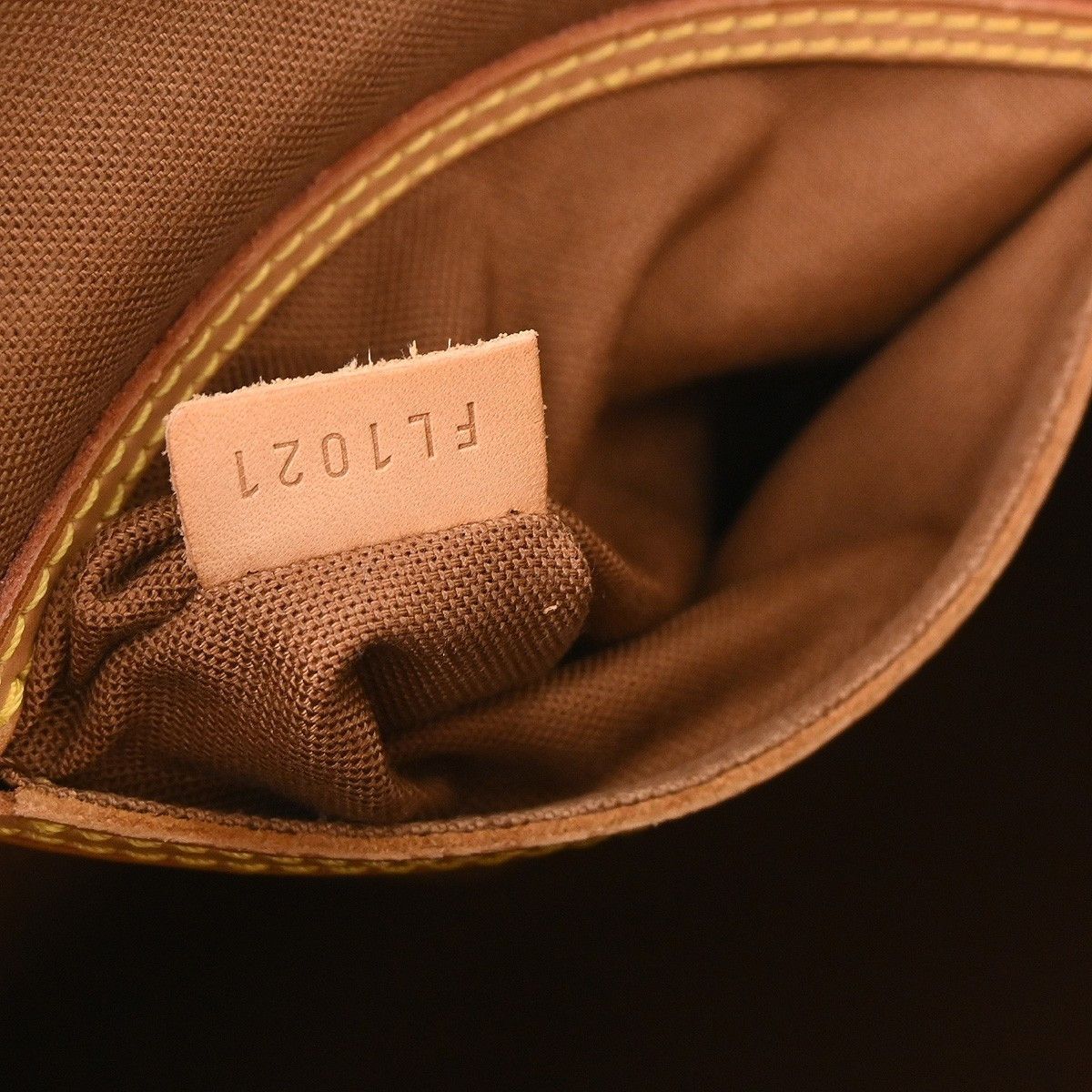 Louis Vuitton Louis Vuitton Alma Handbag Monogram Canvas Size ONE SIZE - 5 Thumbnail