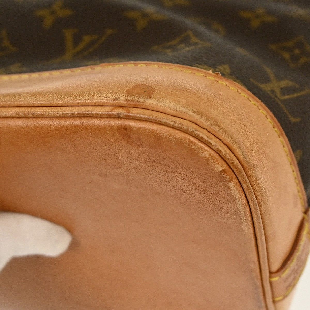 Louis Vuitton Louis Vuitton Alma Handbag Monogram Canvas Size ONE SIZE - 8 Thumbnail