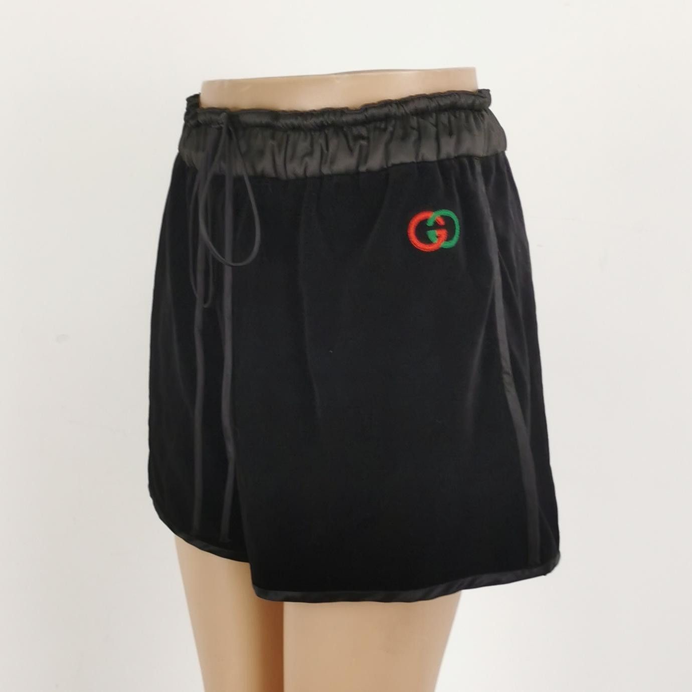 Gucci Embroidered Black Velvet Shorts Size US 36 / EU 52 - 2 Thumbnail