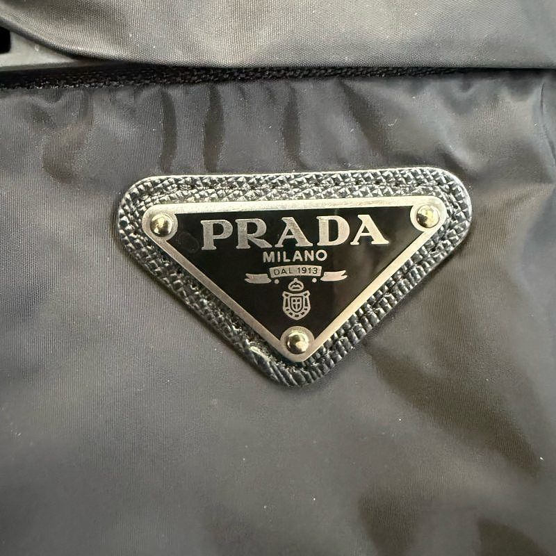 Prada Lightweight Hooded Jacket in Black Size US S / EU 44-46 / 1 - 6 Thumbnail